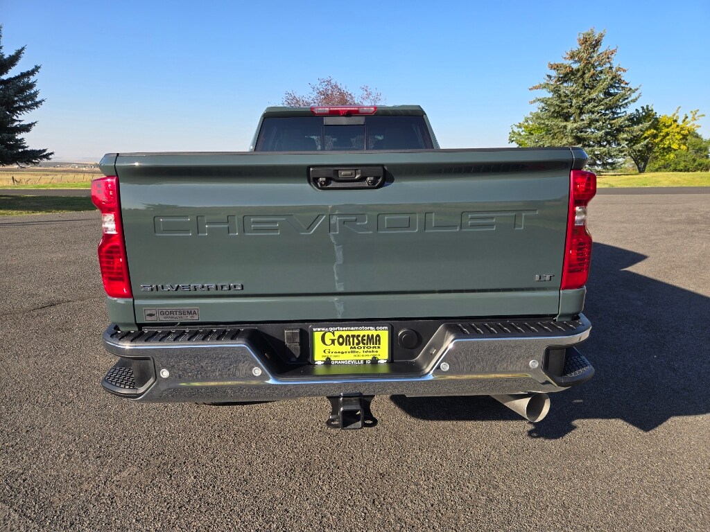 2025 Chevrolet Silverado 3500HD LT photo 4