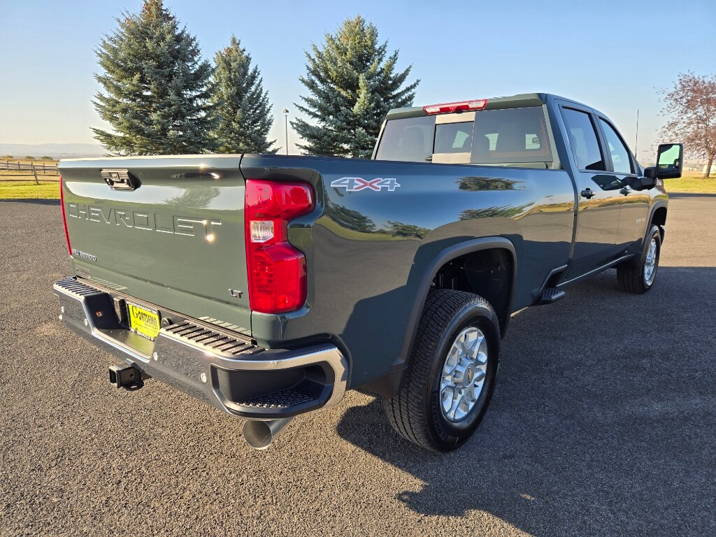 2025 Chevrolet Silverado 3500HD LT photo 3