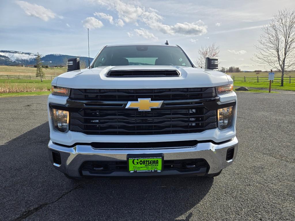2025 Chevrolet Silverado 3500HD photo 2