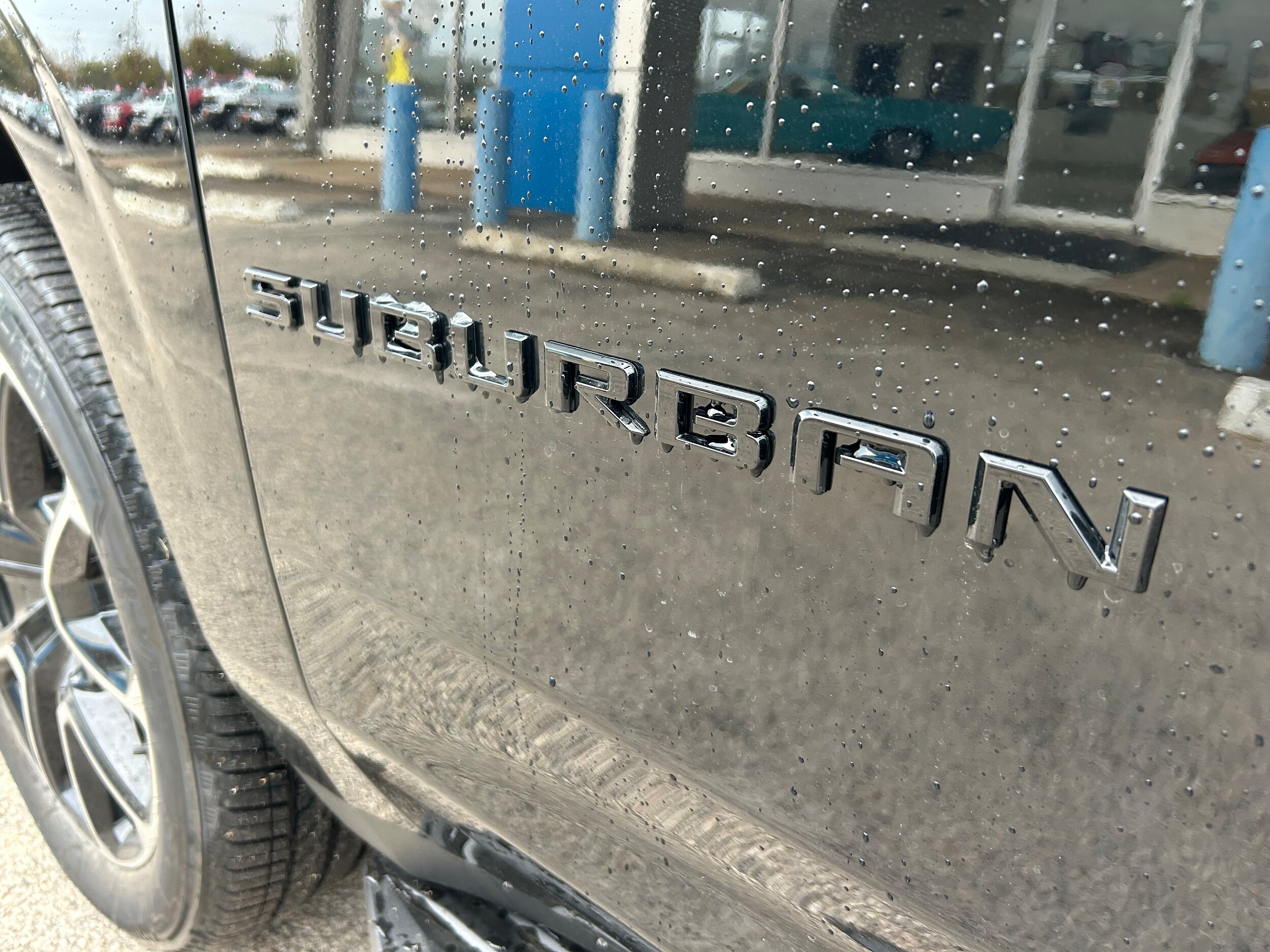 2026 Chevrolet Suburban RST photo 4