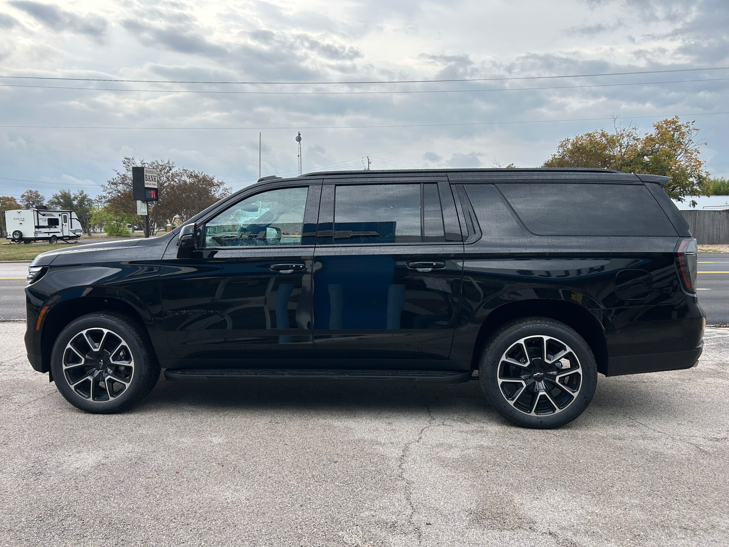 2026 Chevrolet Suburban RST photo 3