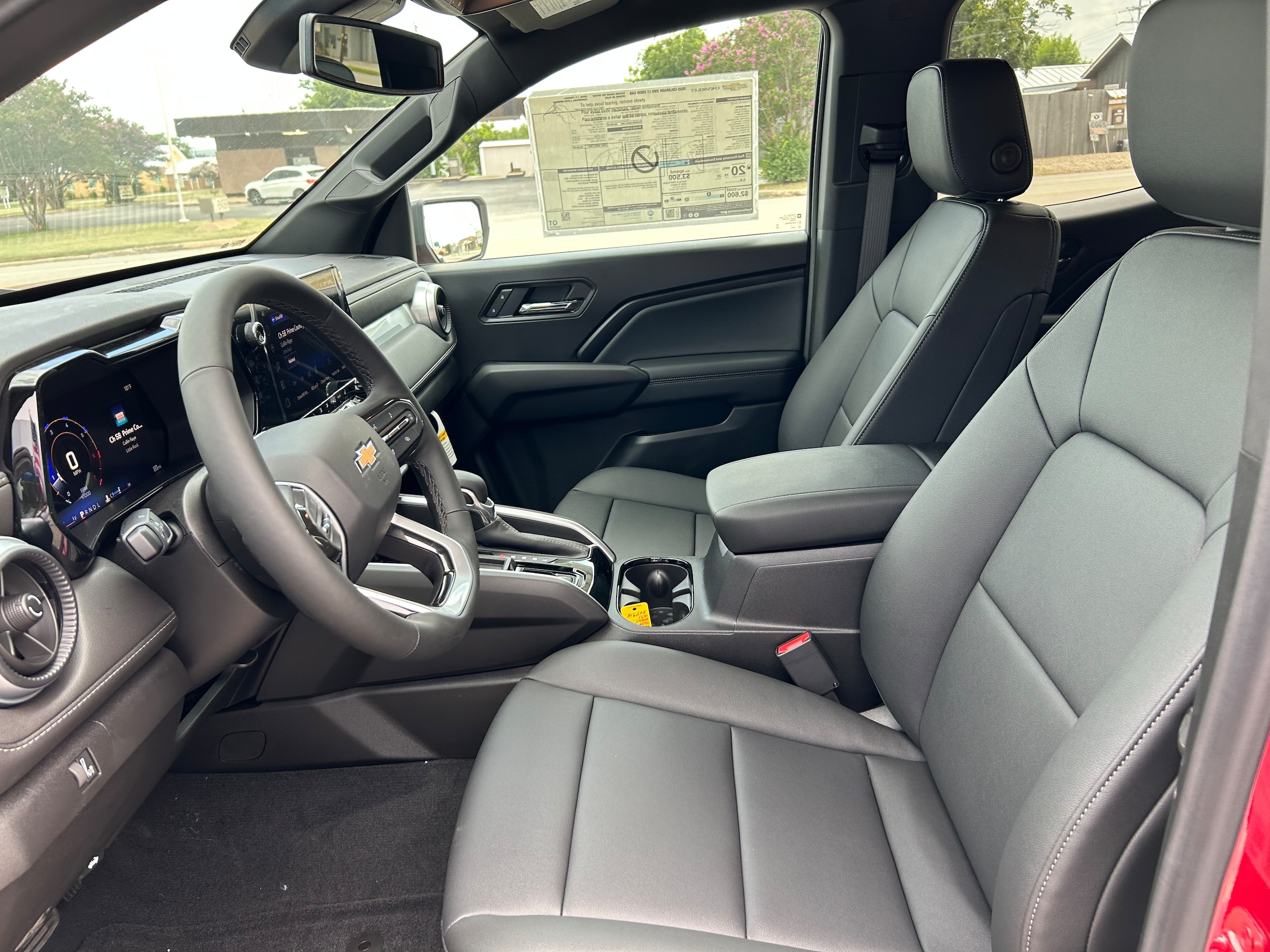 2025 Chevrolet Colorado LT - Photo 10