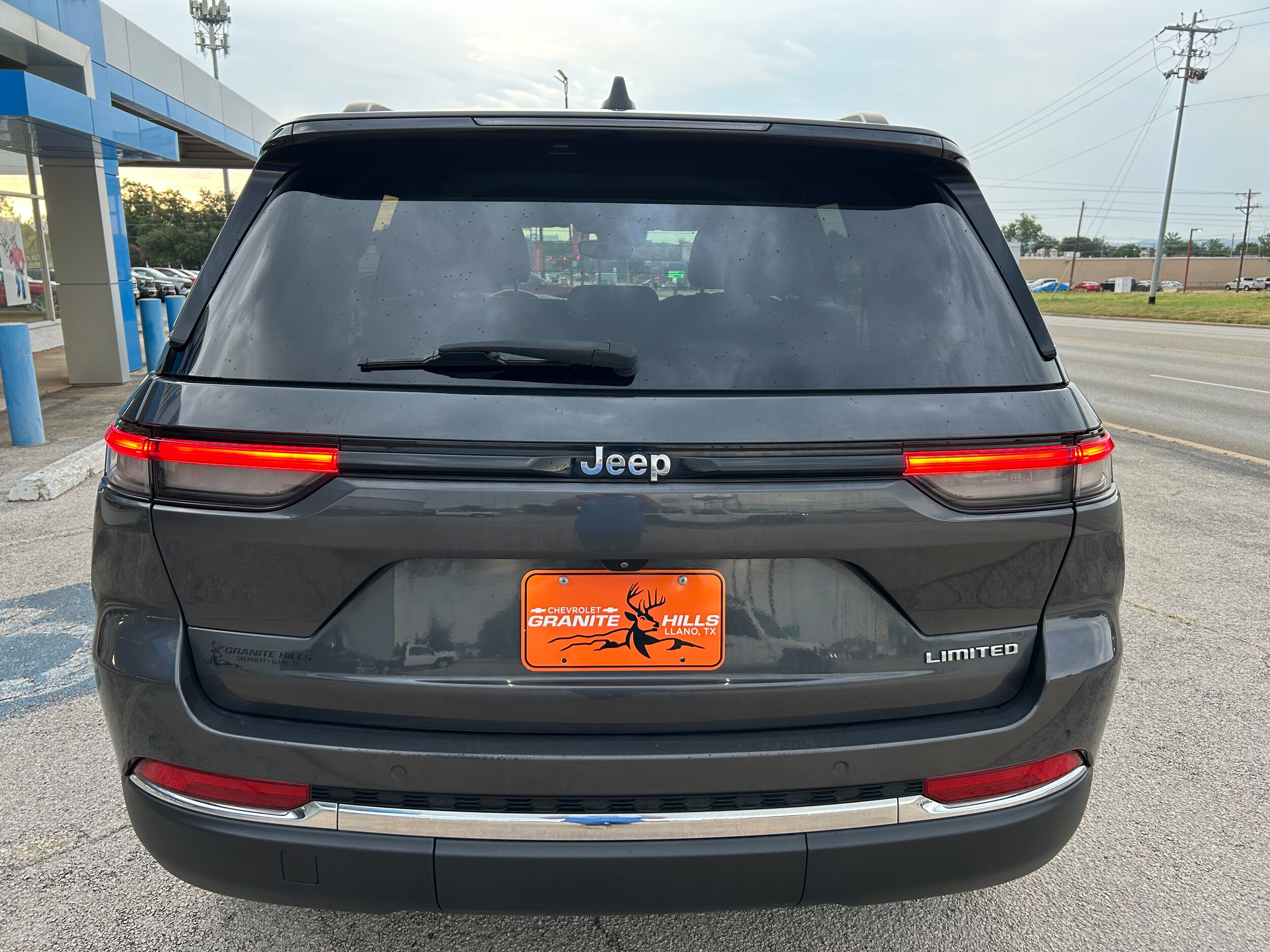 2022 Jeep Grand Cherokee Limited photo 2