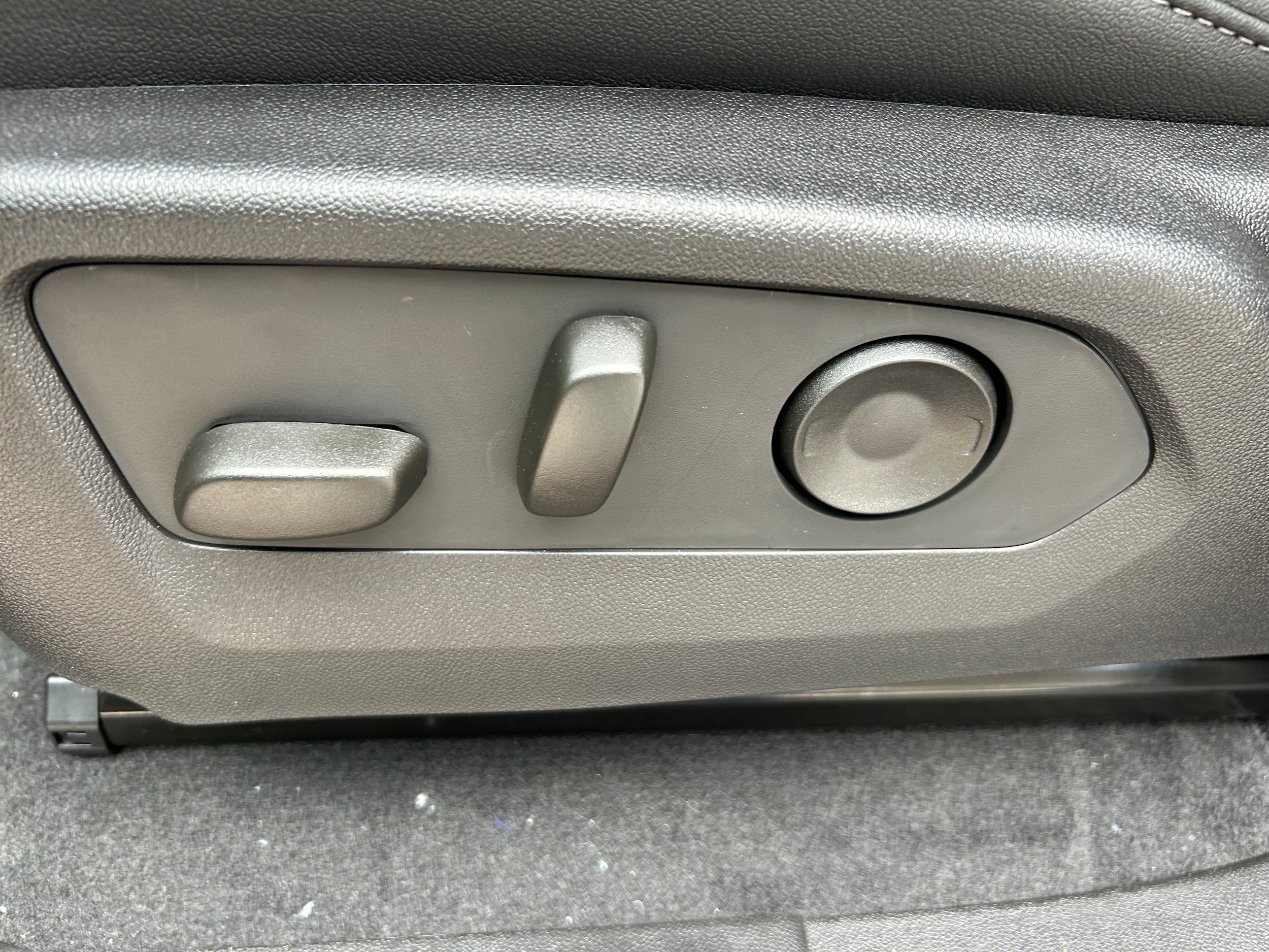 2025 Chevrolet Colorado LT - Photo 11