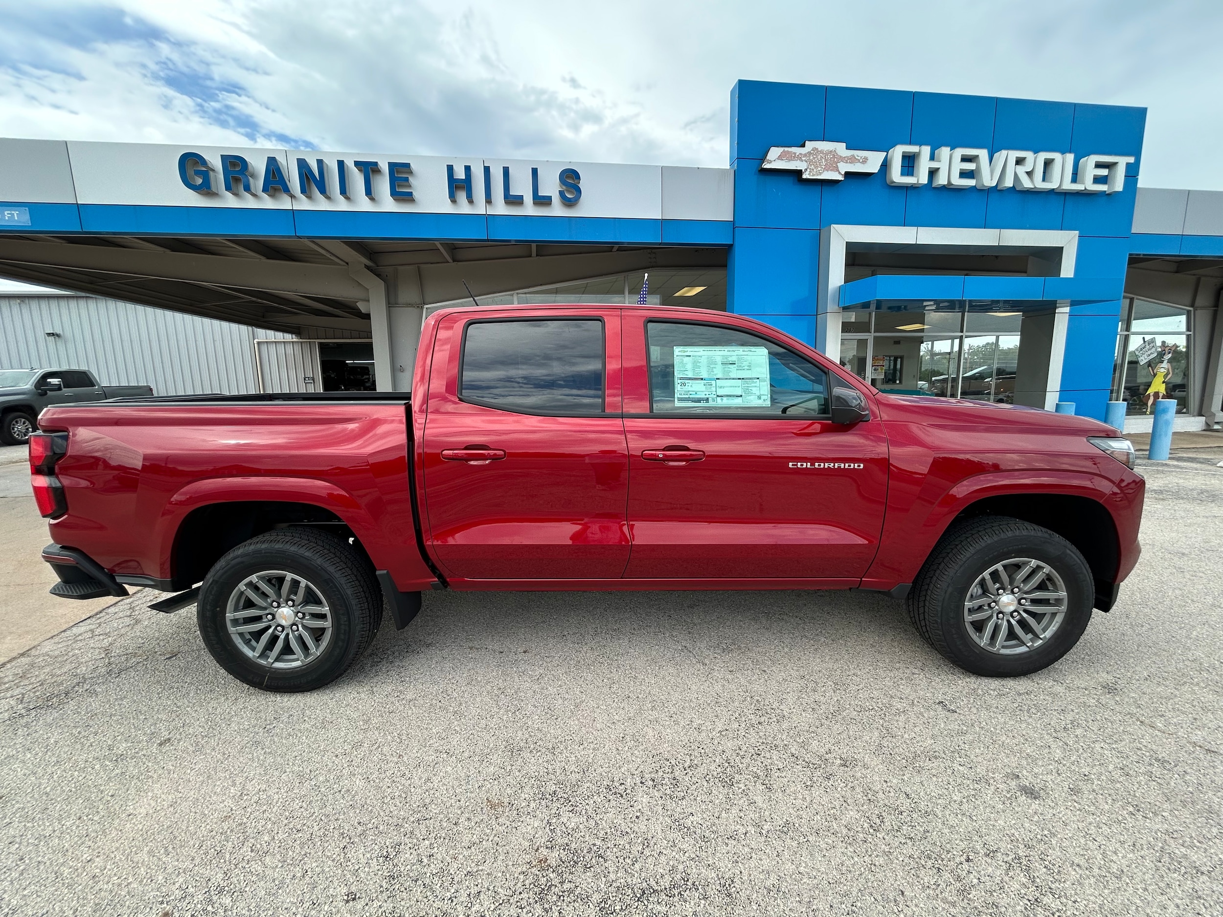 2025 Chevrolet Colorado LT - Photo 8