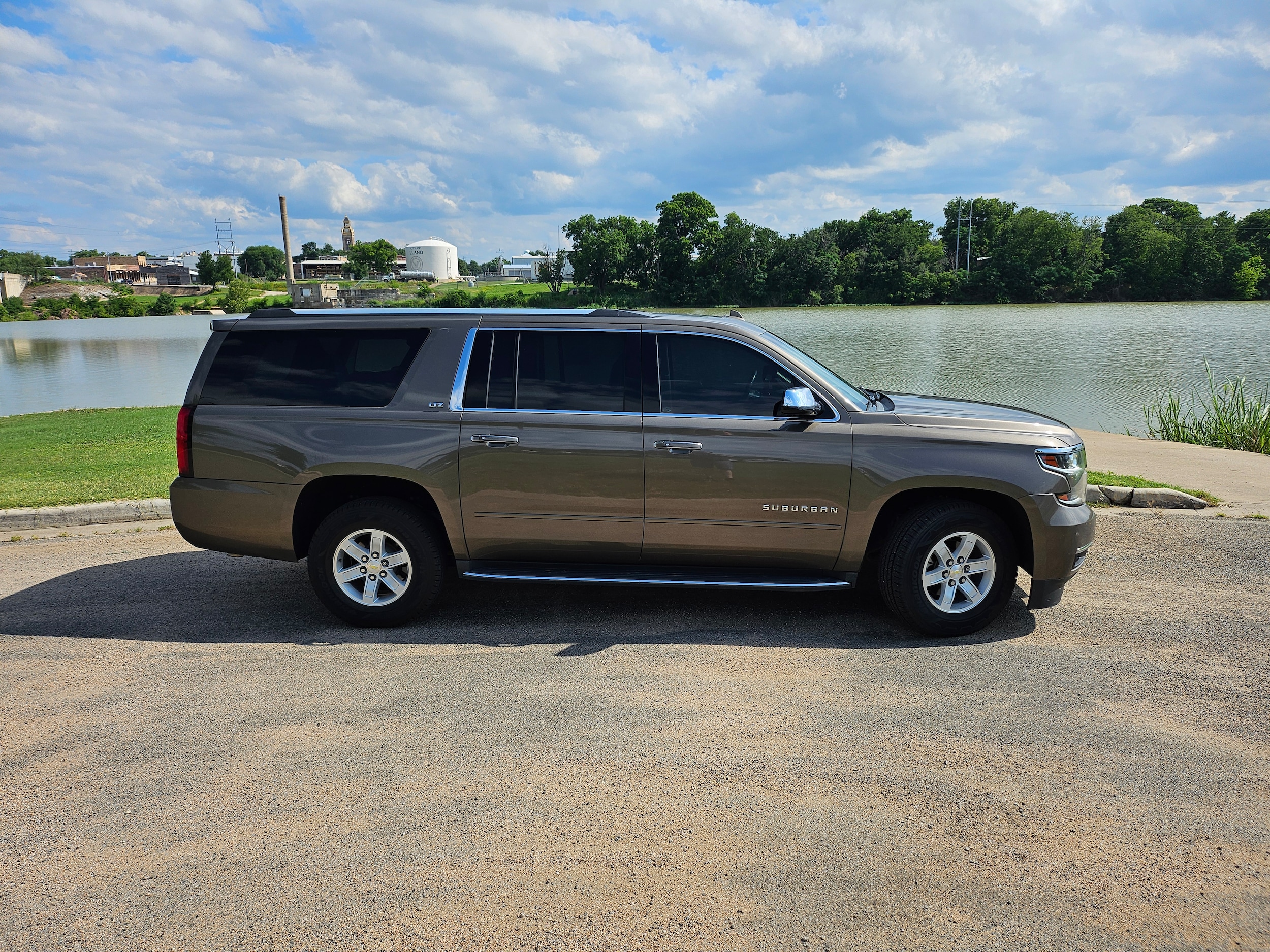 Used 2016 Chevrolet Suburban LTZ with VIN 1GNSCJKC9GR123306 for sale in Llano, TX