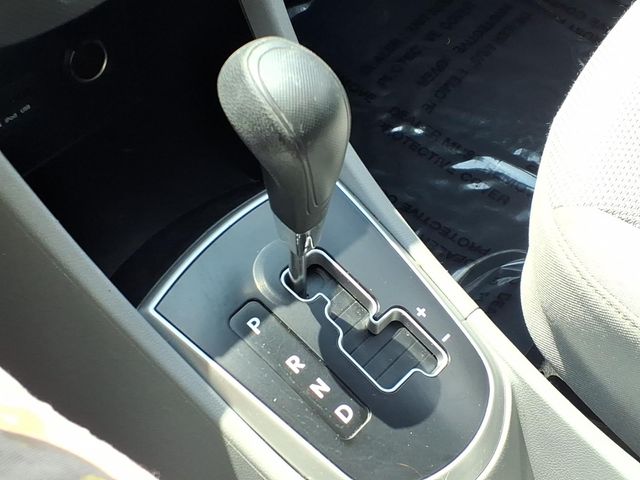 2013 Hyundai Accent GLS - Photo 12