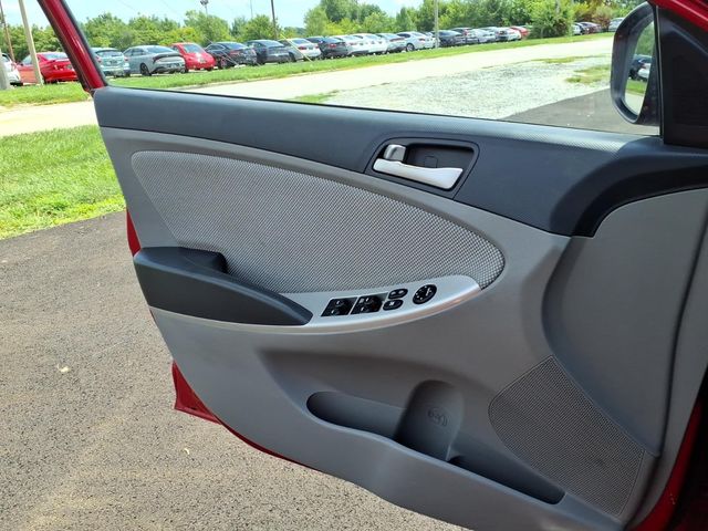 2013 Hyundai Accent GLS - Photo 15