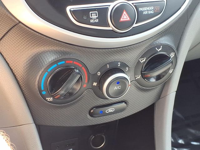 2013 Hyundai Accent GLS - Photo 11