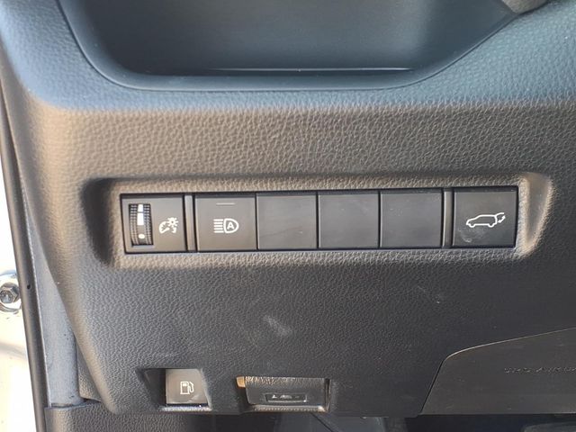 2020 Toyota RAV4 XSE - Photo 18