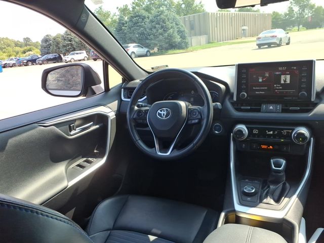 2020 Toyota RAV4 XSE - Photo 9