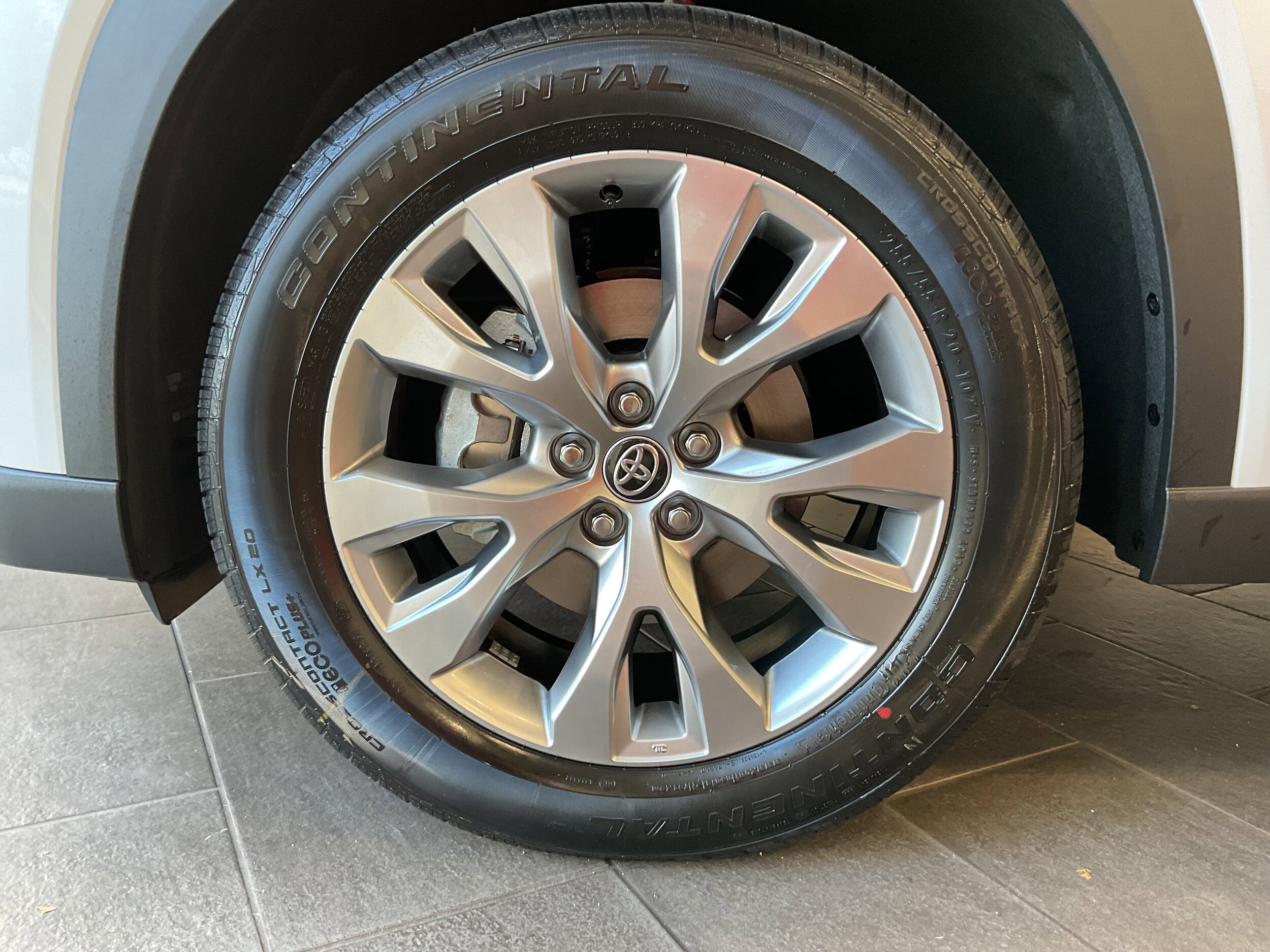 2026 Toyota Highlander Hybrid Limited photo 3