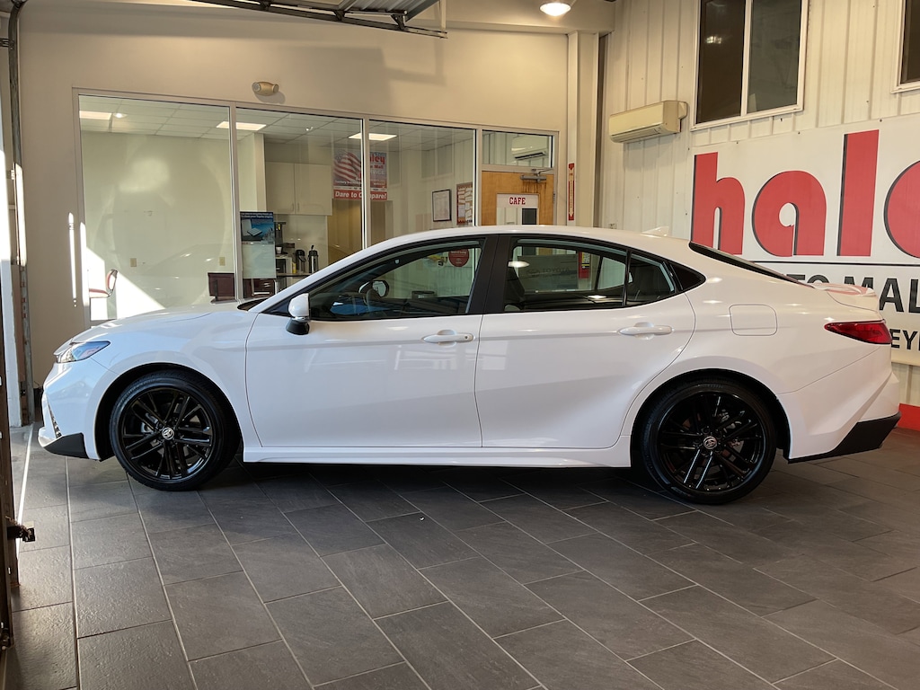 New 2026 Toyota Camry SE Sedan