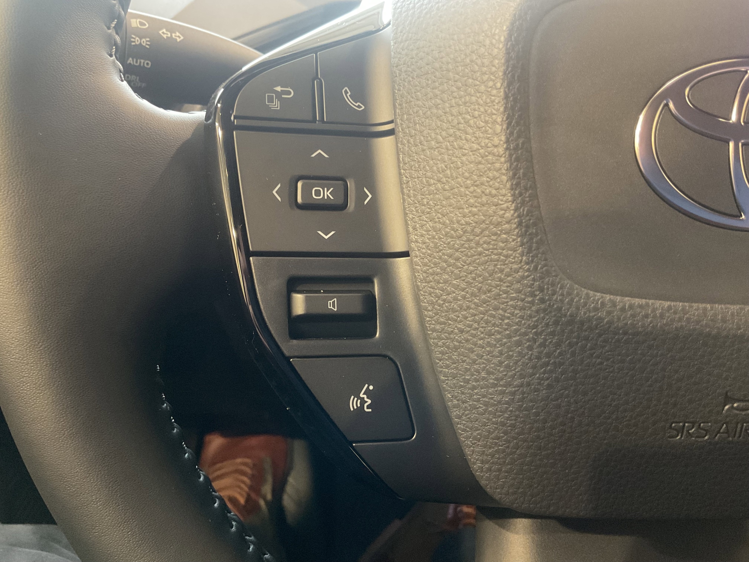 2026 Toyota Prius XLE - Photo 13