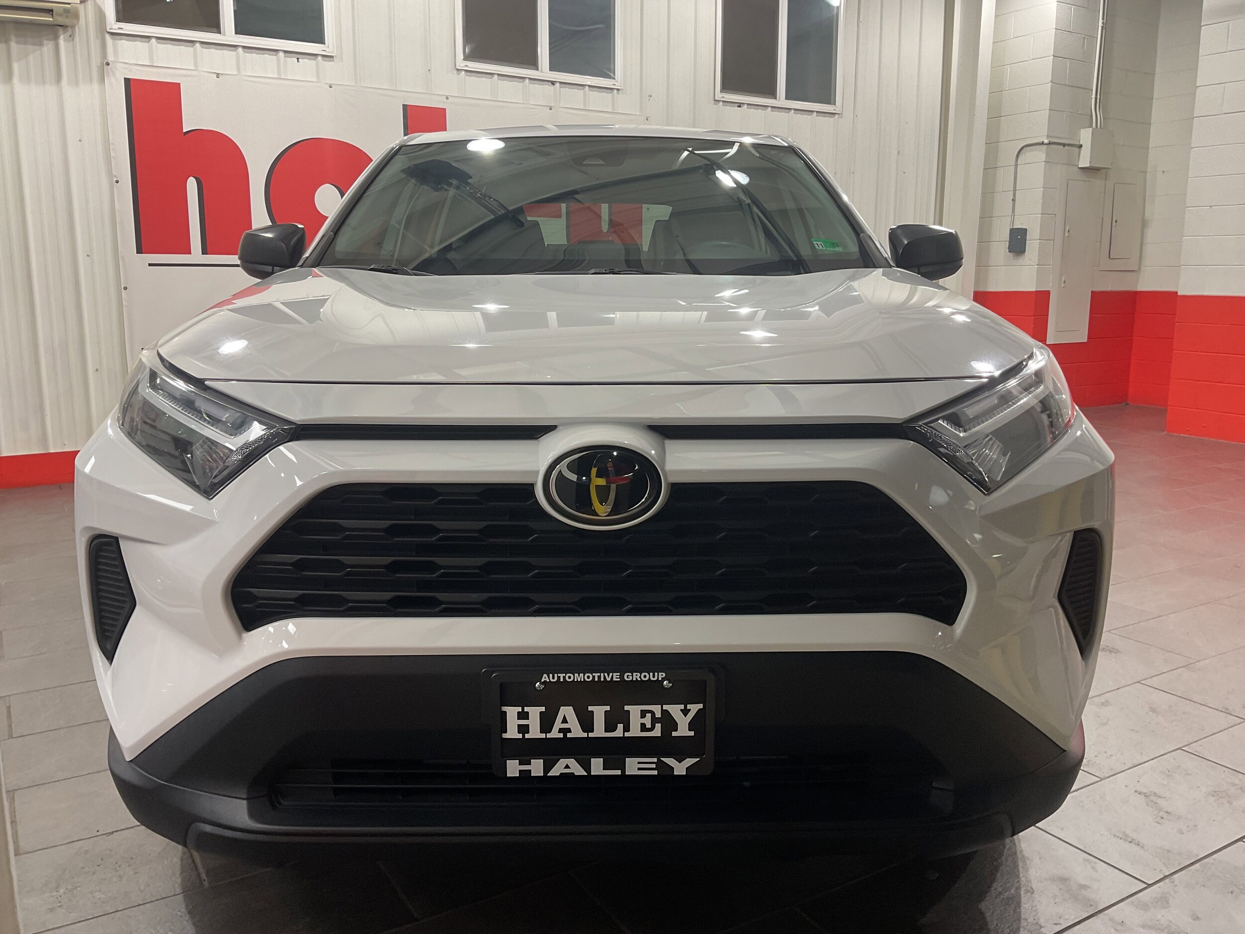 2023 Toyota RAV4 LE photo 3