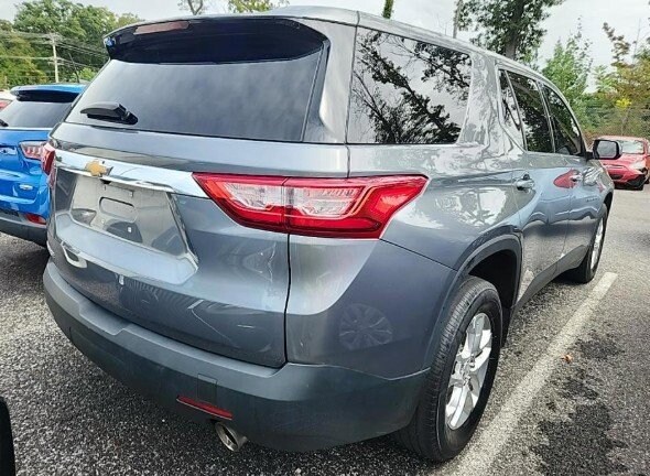 2021 Chevrolet Traverse 1LS photo 2