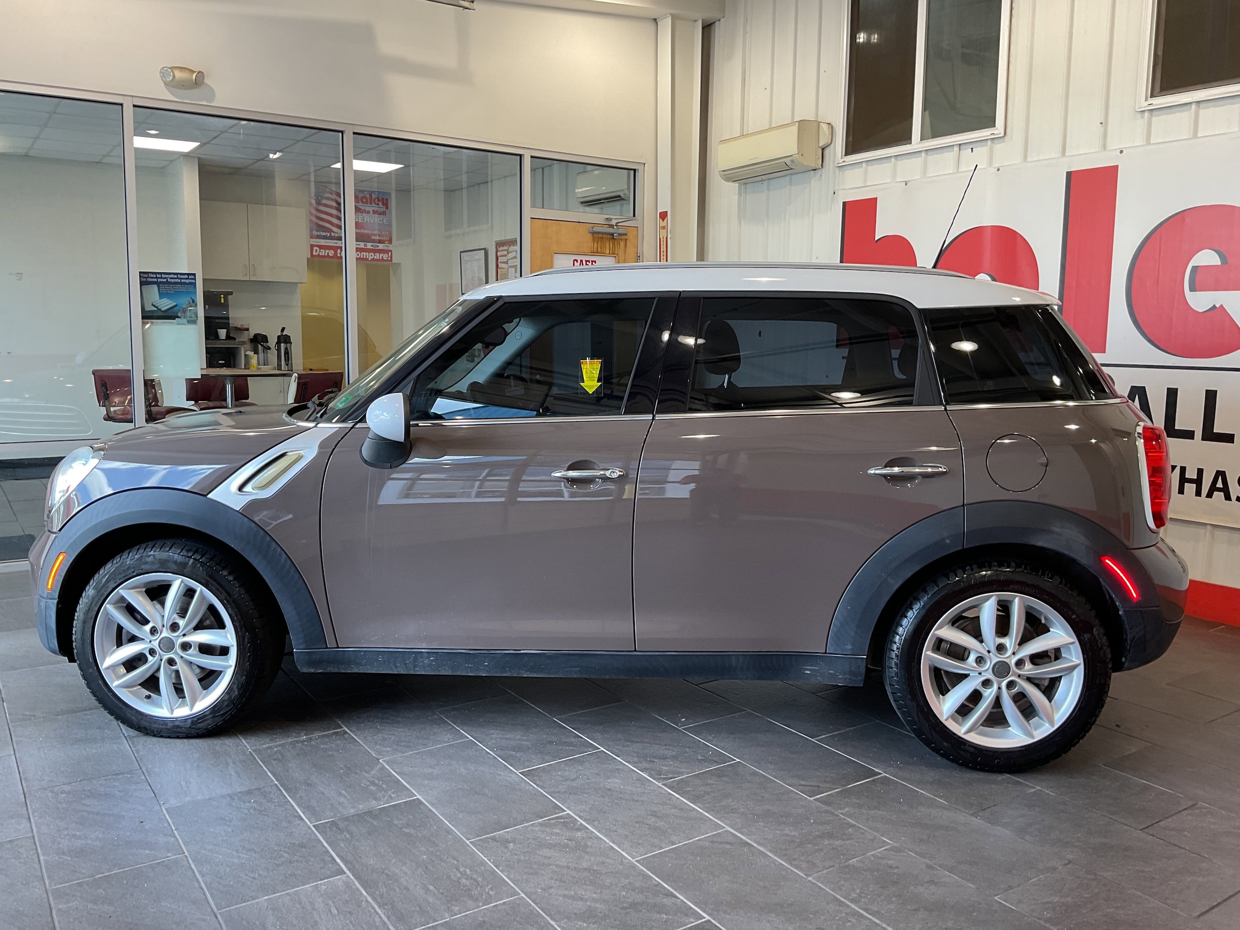 Used 2013 MINI Countryman Countryman with VIN WMWZB3C56DWM08934 for sale in Farmville, VA