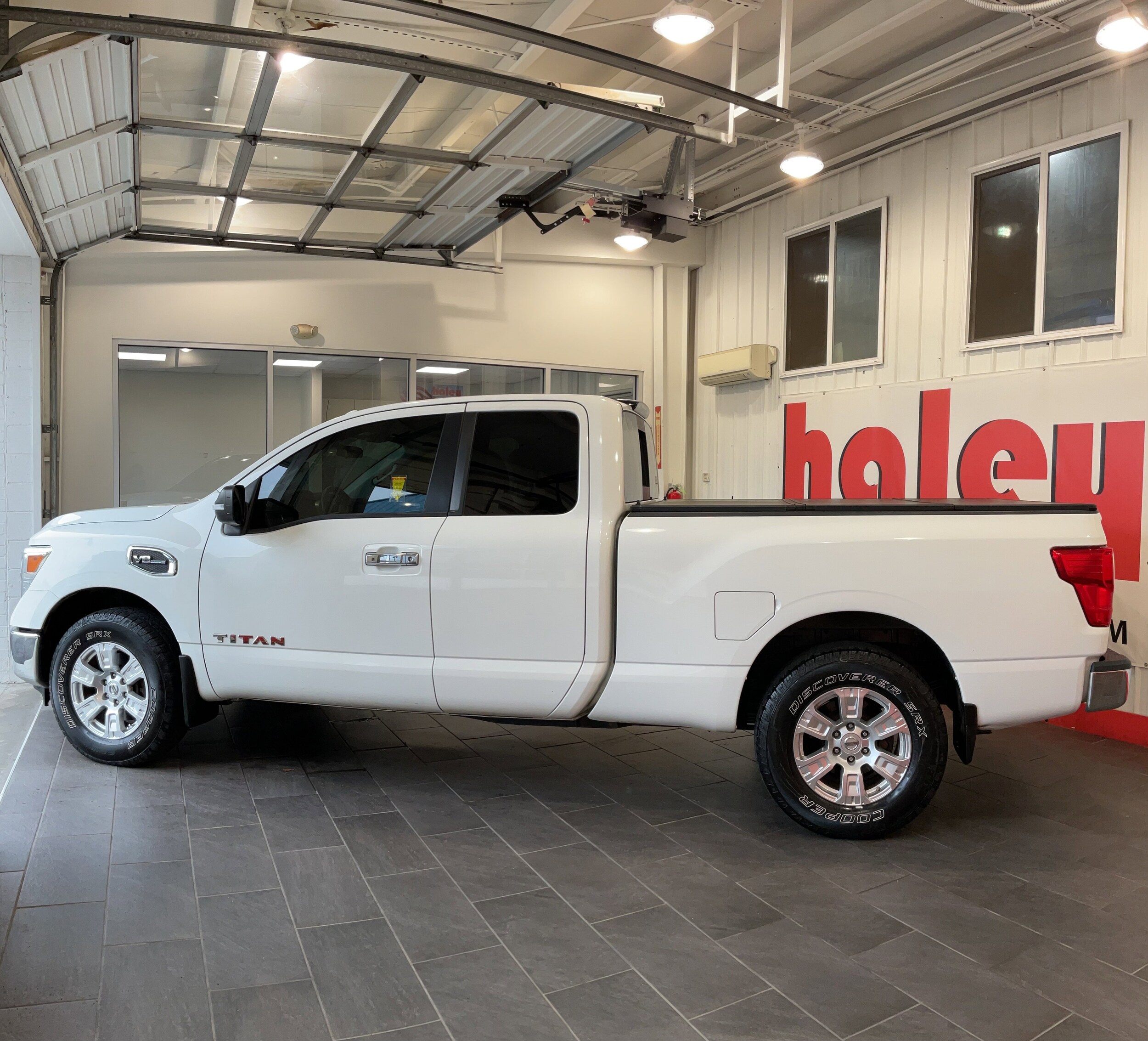 2017 Nissan Titan SV photo 3