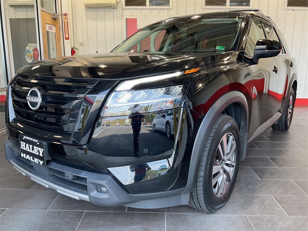 Used 2023 Nissan Pathfinder SL SUV