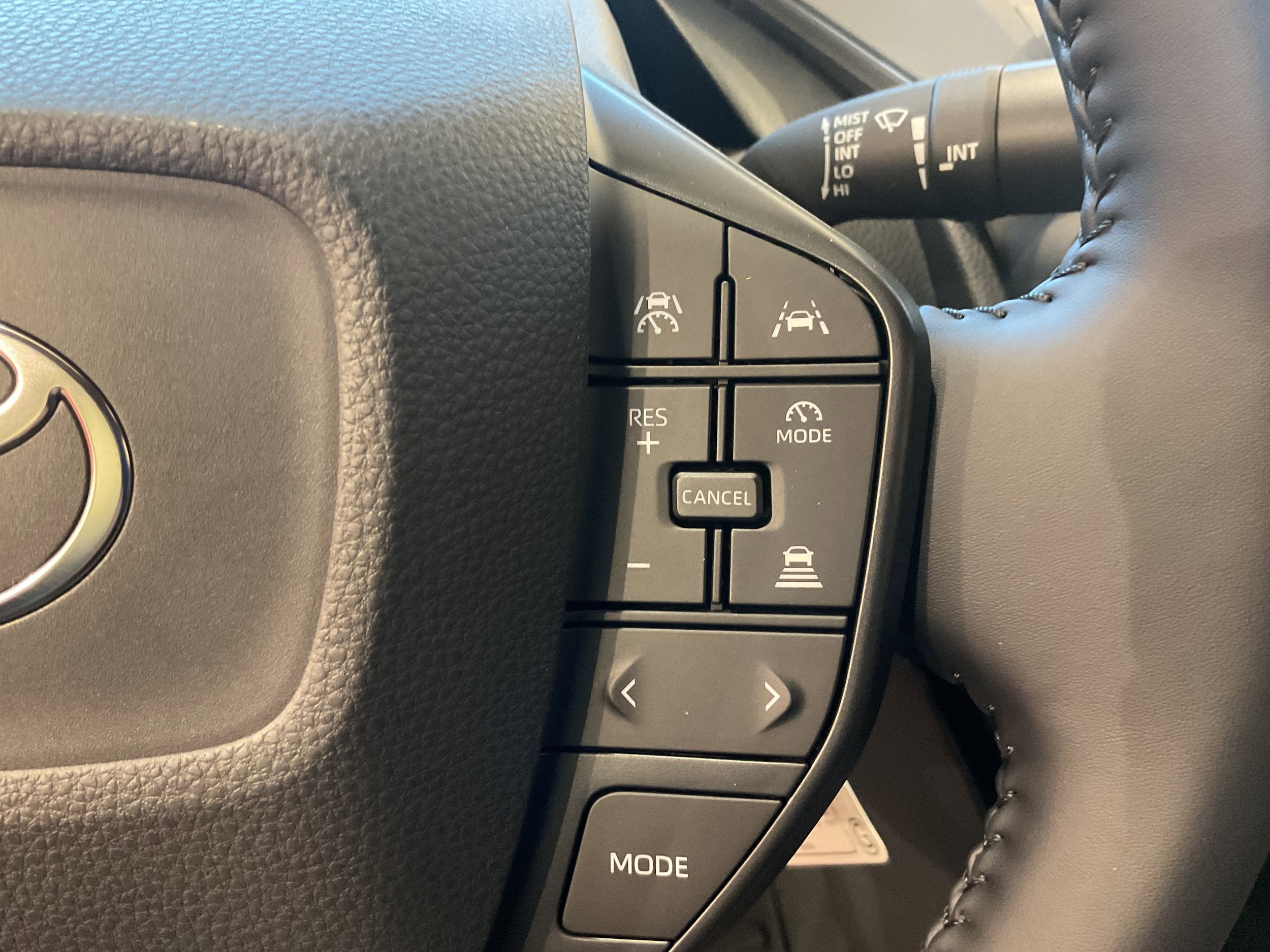 2026 Toyota Prius LE - Photo 18