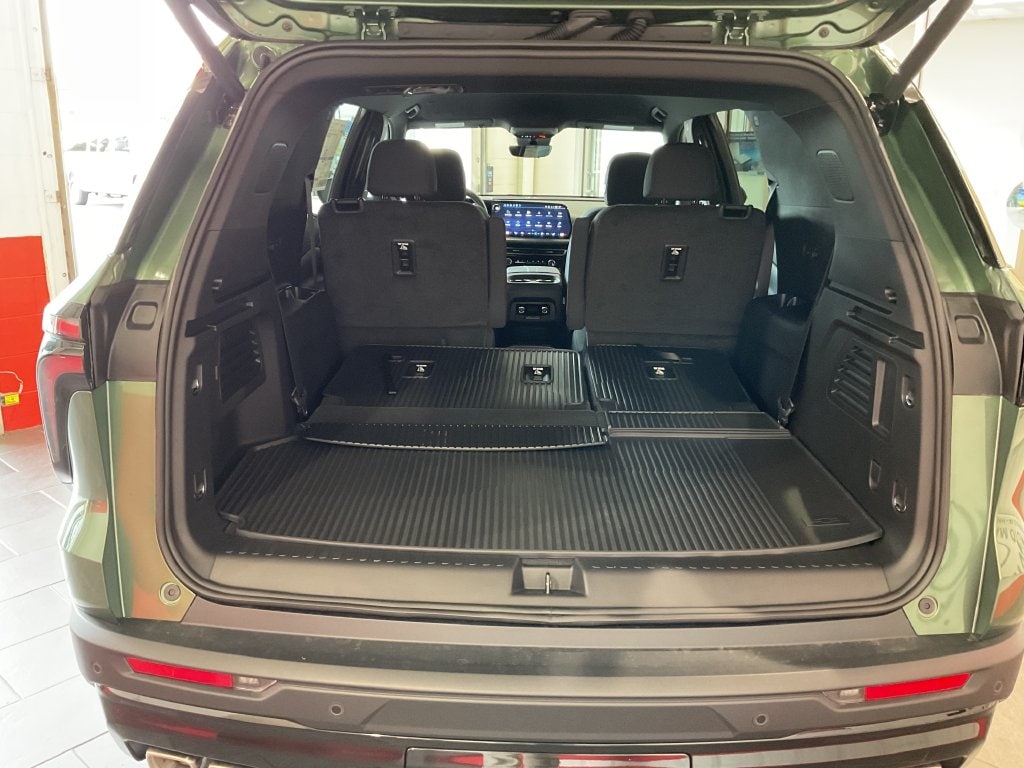 2027 Chevrolet Traverse LT - Photo 9