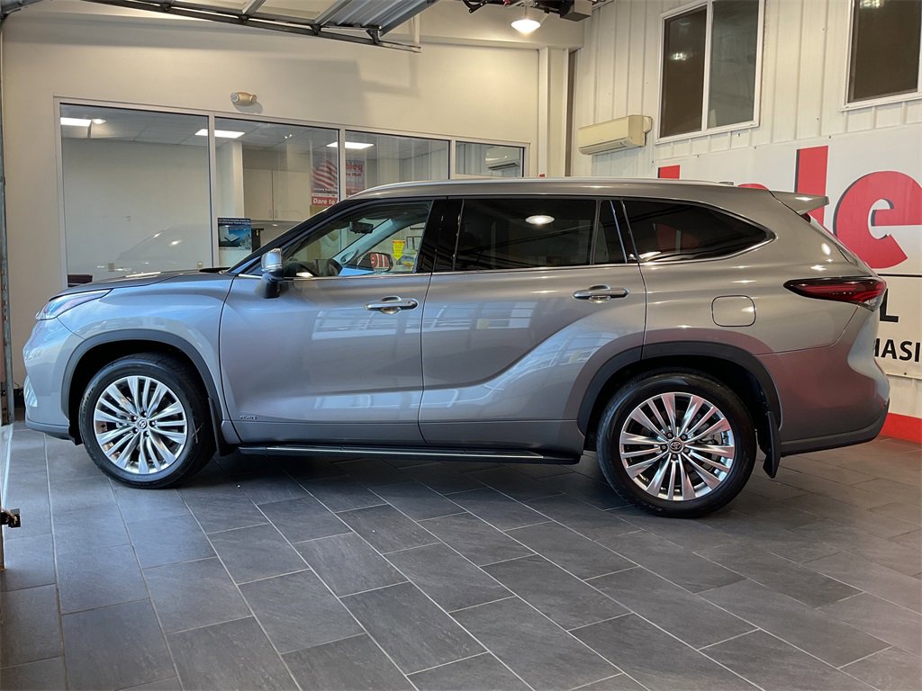 2025 Toyota Highlander Hybrid Platinum photo 3