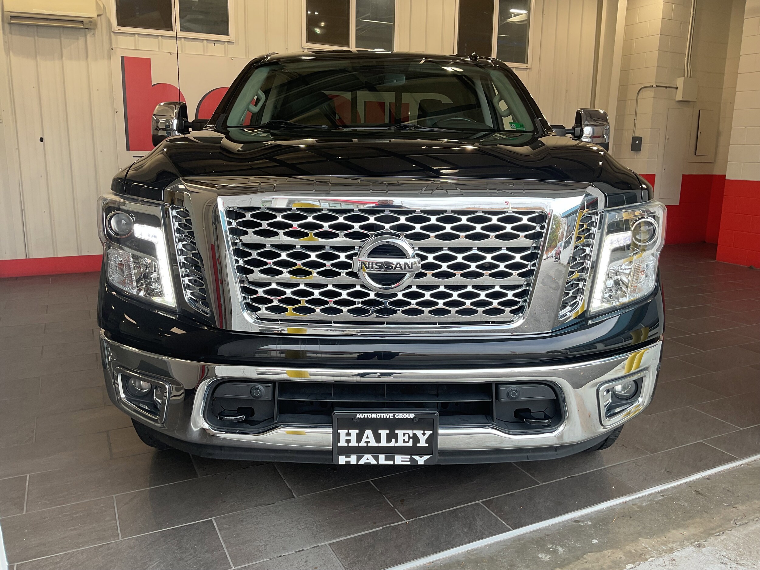 2017 Nissan Titan SL photo 3