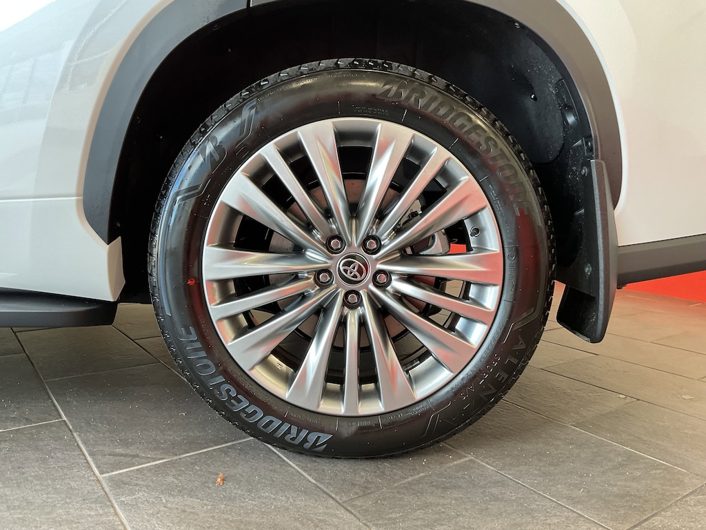 New 2025 Toyota Highlander Platinum SUV