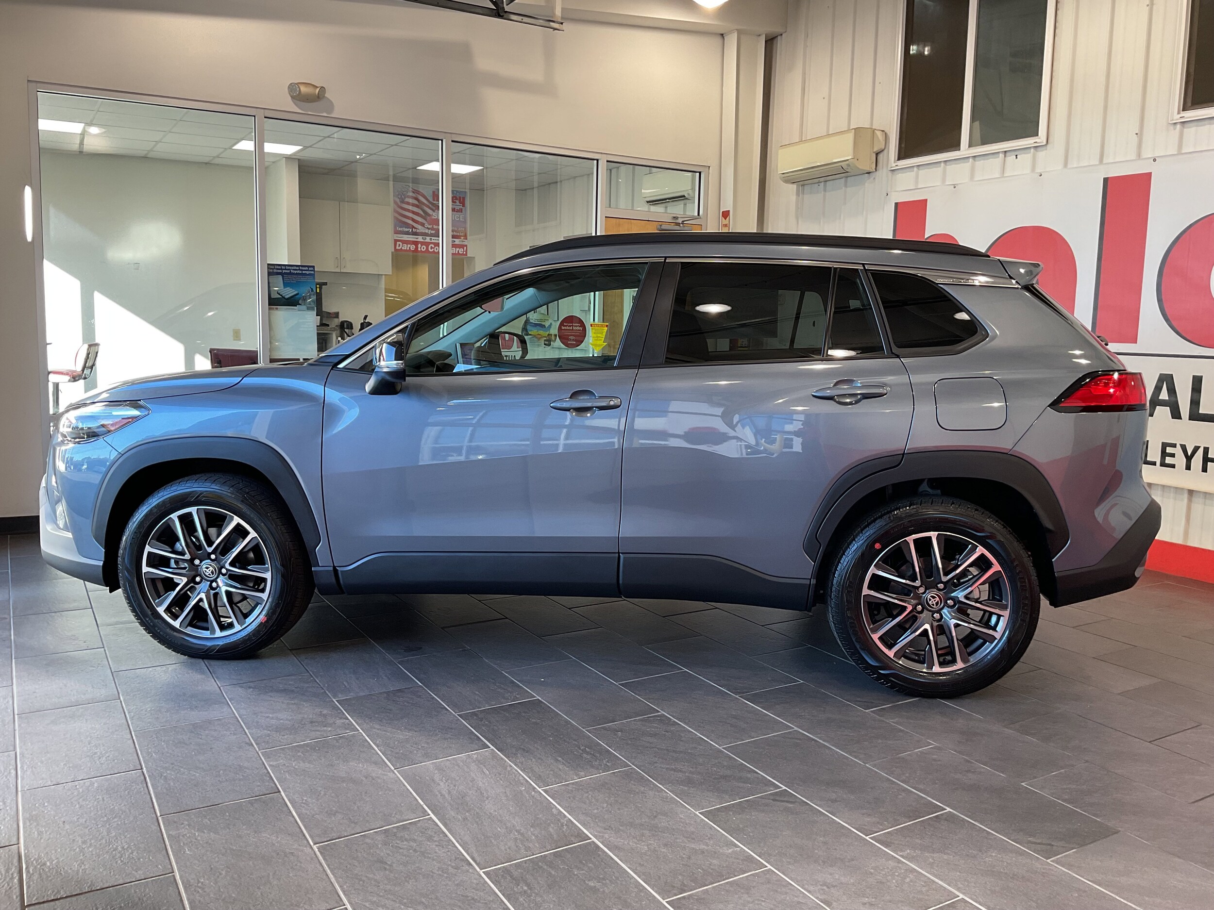 2026 Toyota Corolla Cross XLE photo 3