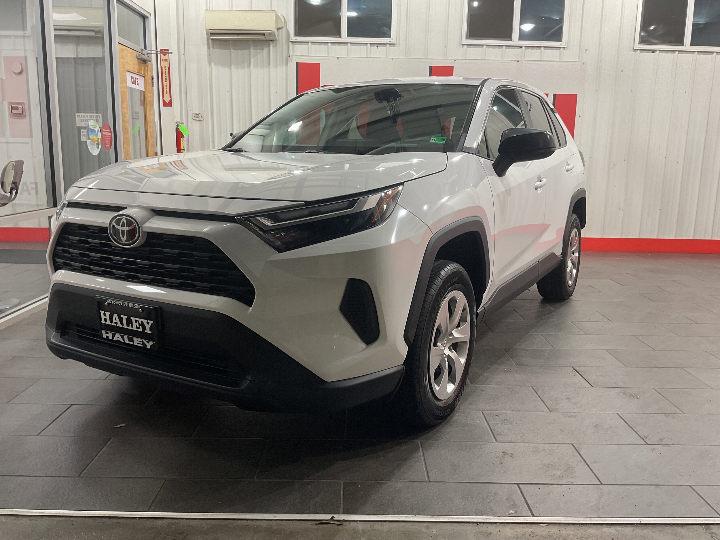 2023 Toyota RAV4 LE photo 2