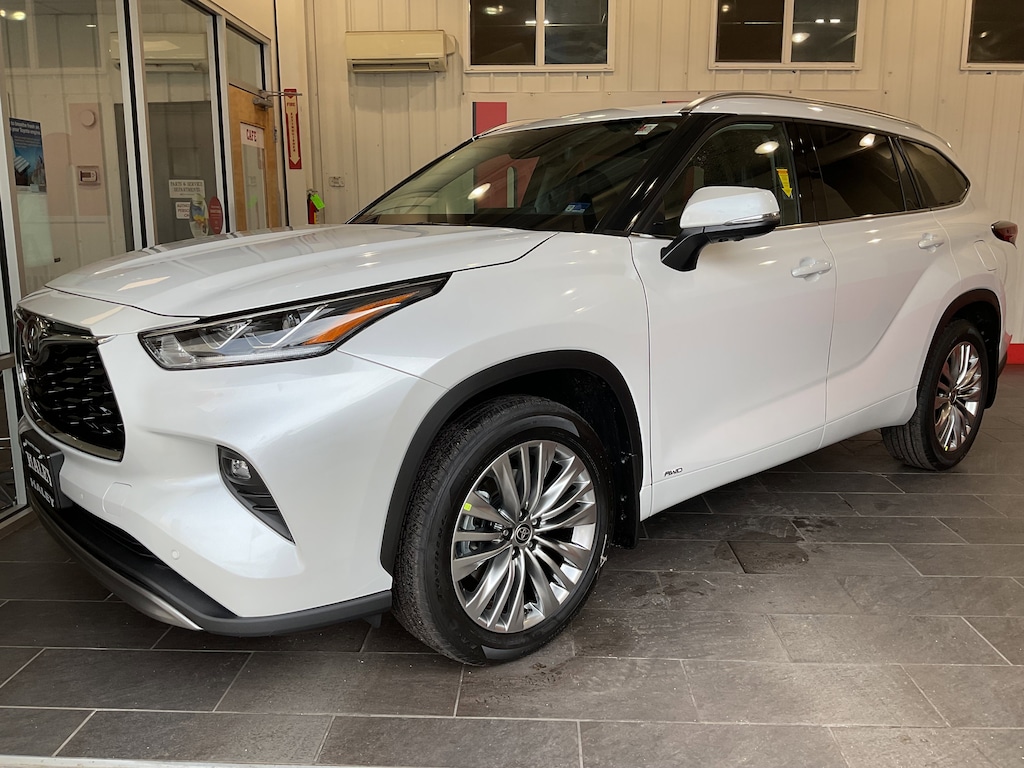 New 2026 Toyota Highlander Hybrid Platinum SUV