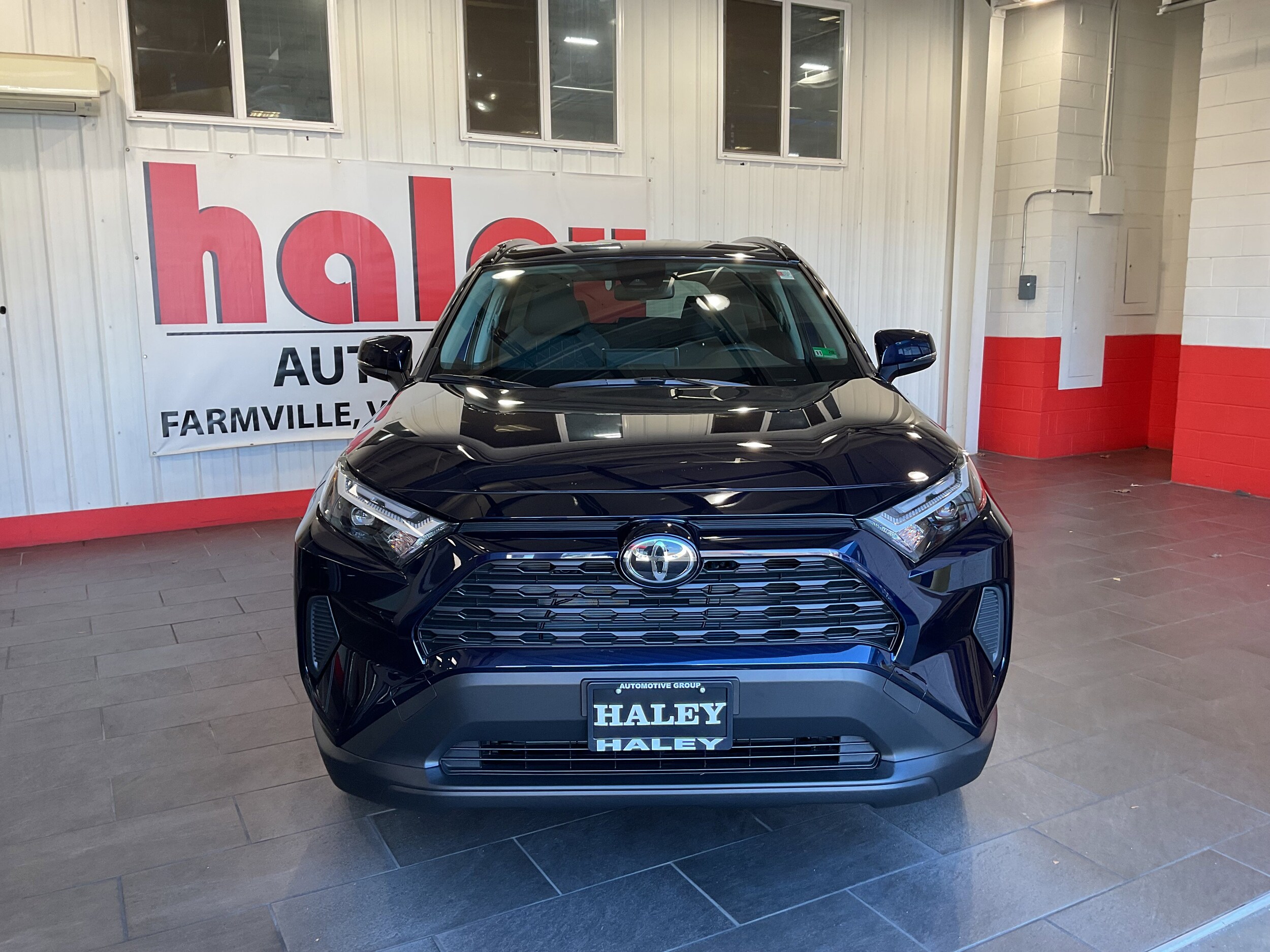 2025 Toyota RAV4 Hybrid XLE photo 3