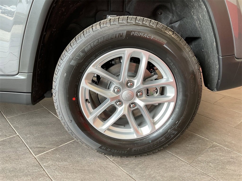 New 2025 Jeep Grand Cherokee Laredo SUV