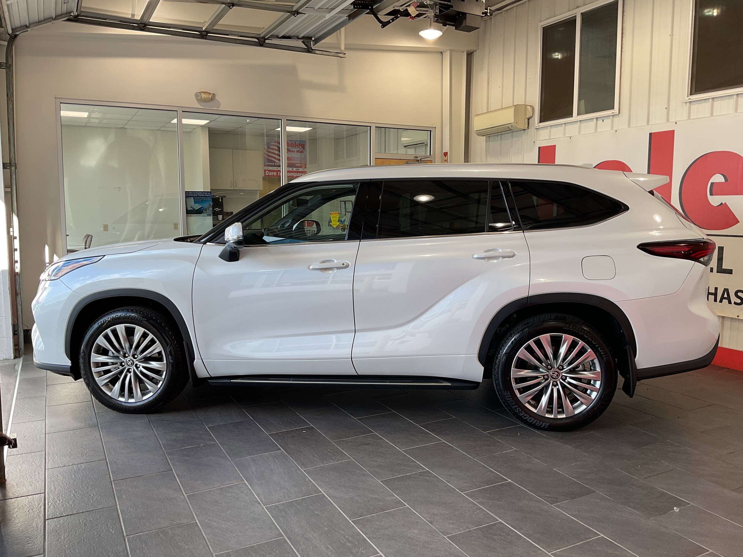 2025 Toyota Highlander XLE XSE Platinum Limited photo 3