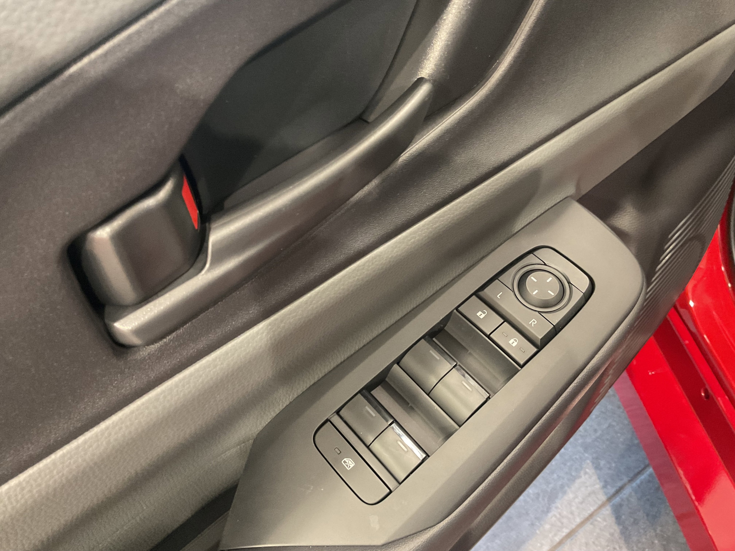 2026 Toyota Prius LE - Photo 11