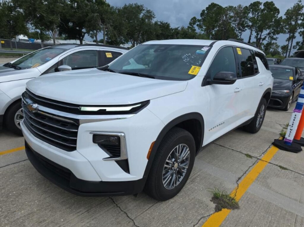 Used 2025 Chevrolet Traverse LT SUV