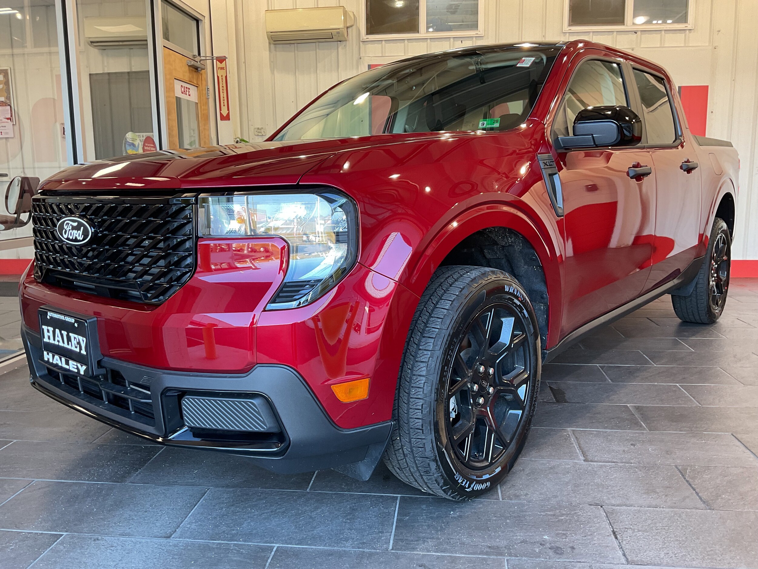 2025 Ford Maverick XLT photo 2