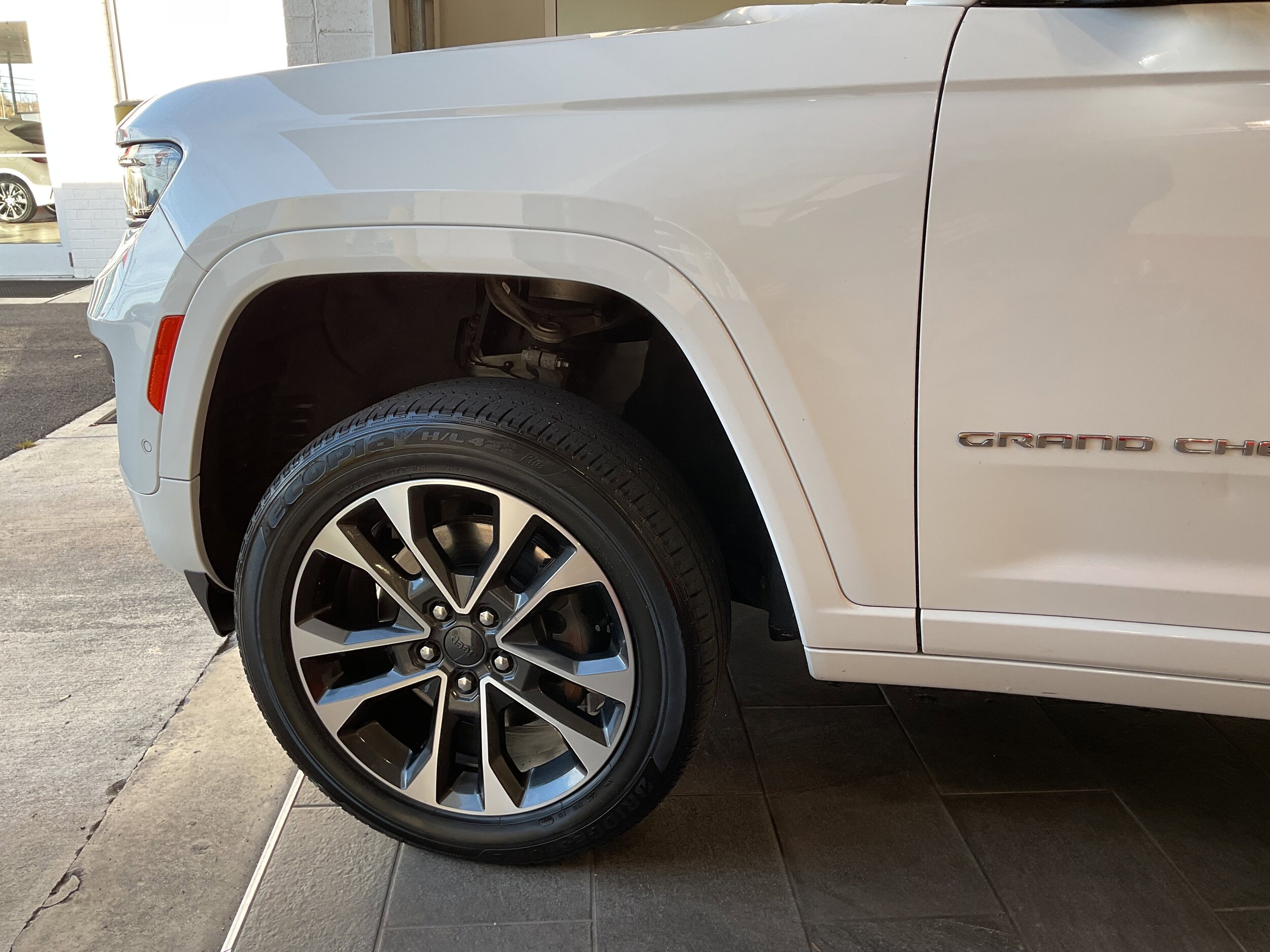 2022 Jeep Grand Cherokee Overland photo 4