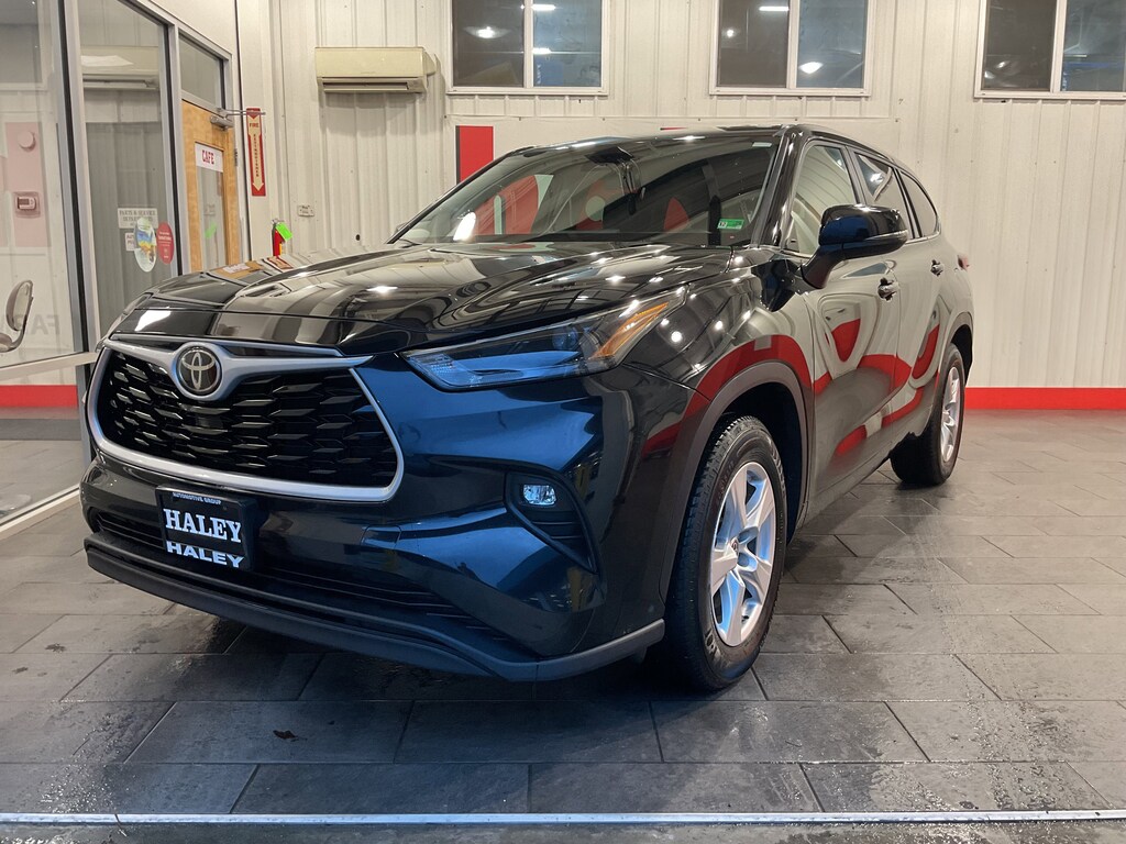 Used 2023 Toyota Highlander LE SUV