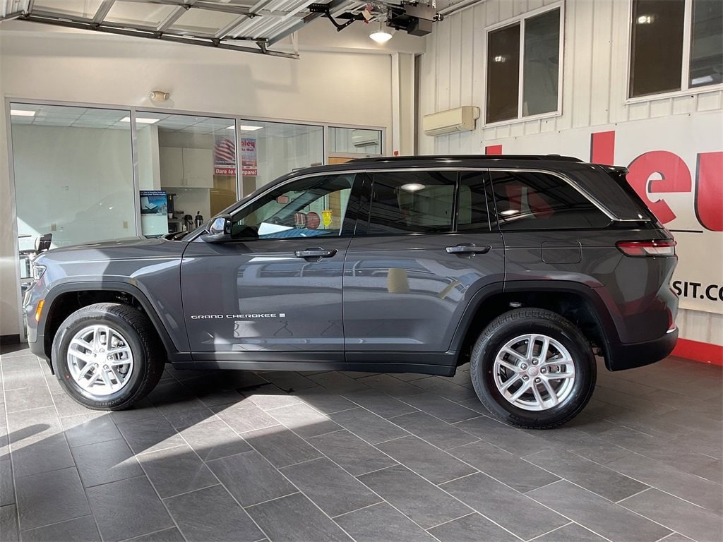 New 2025 Jeep Grand Cherokee Laredo SUV