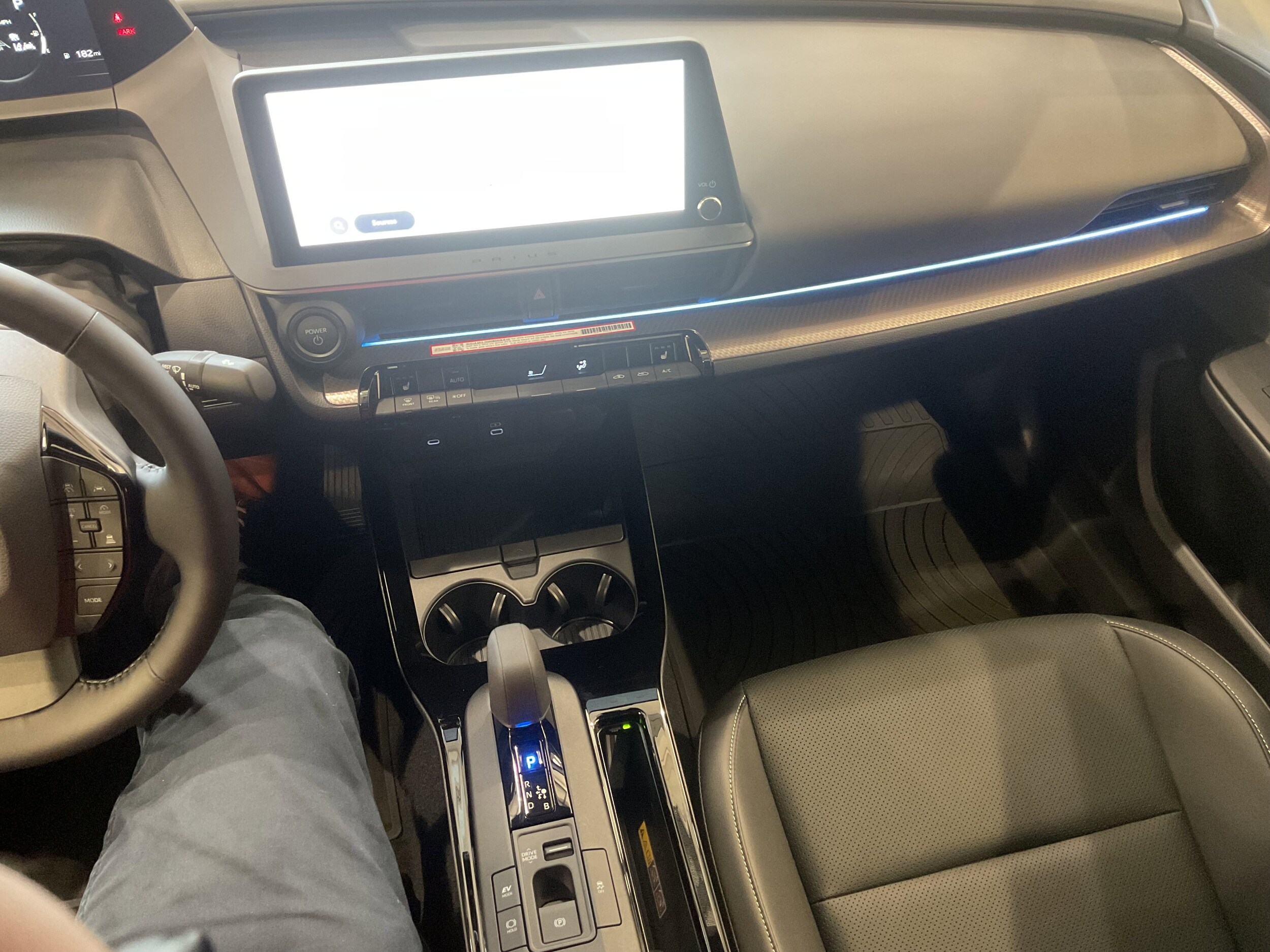 2026 Toyota Prius XLE - Photo 16