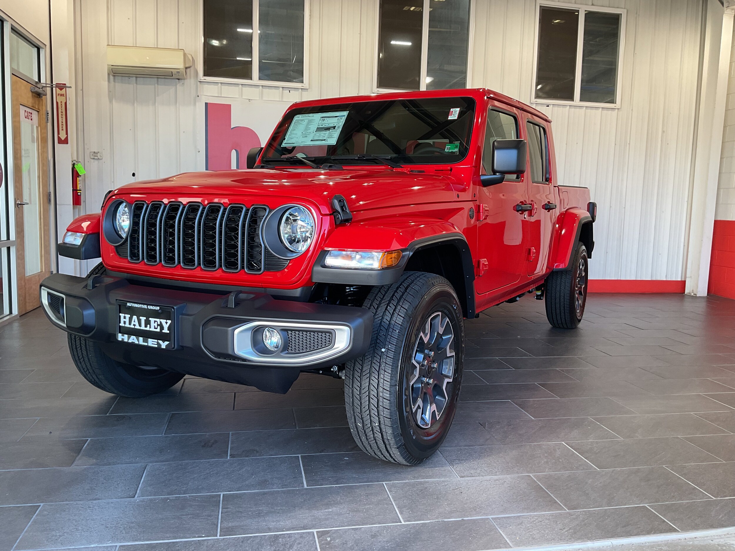 2025 Jeep Gladiator Sport S photo 2