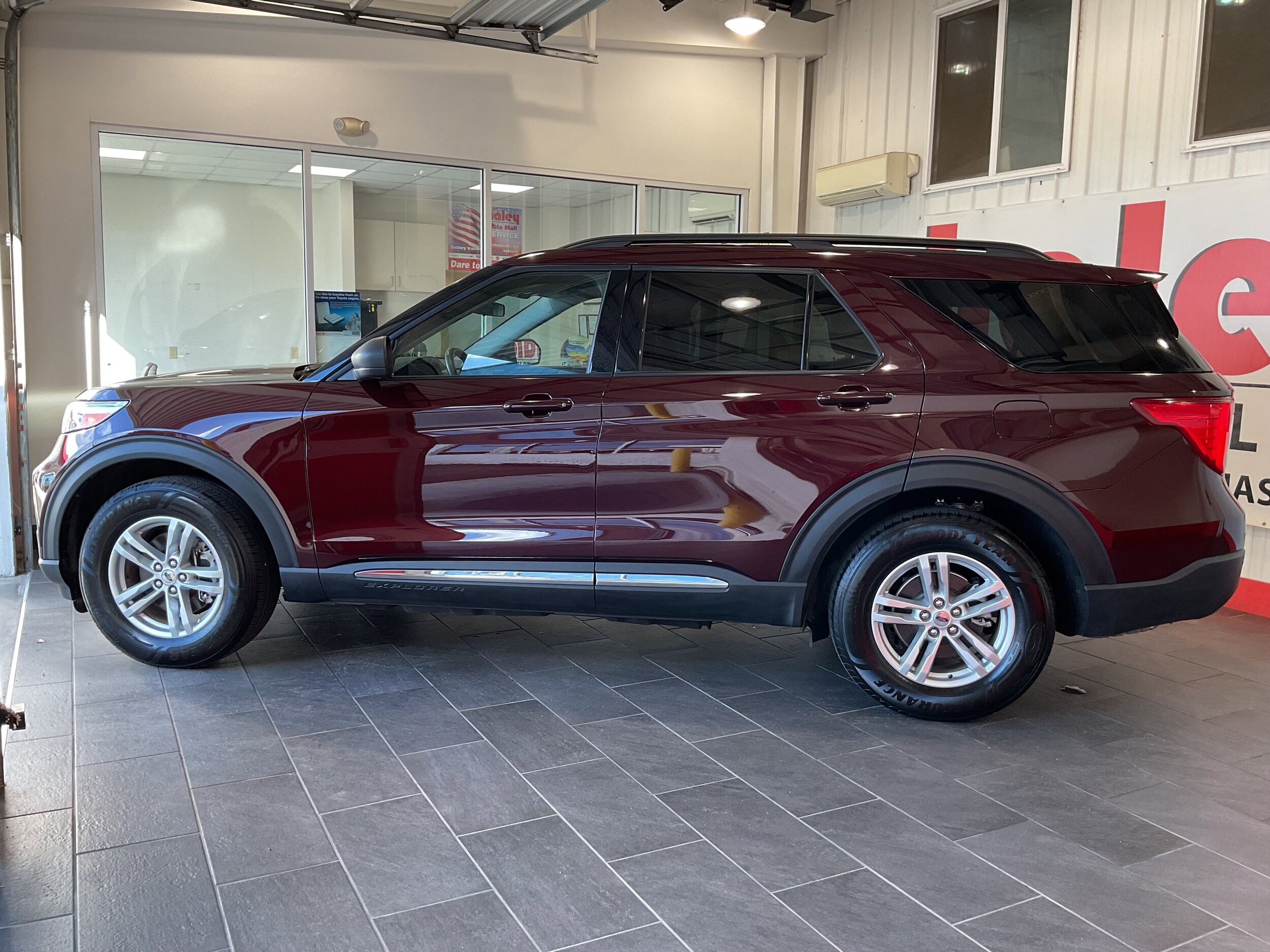 2022 Ford Explorer XLT photo 3