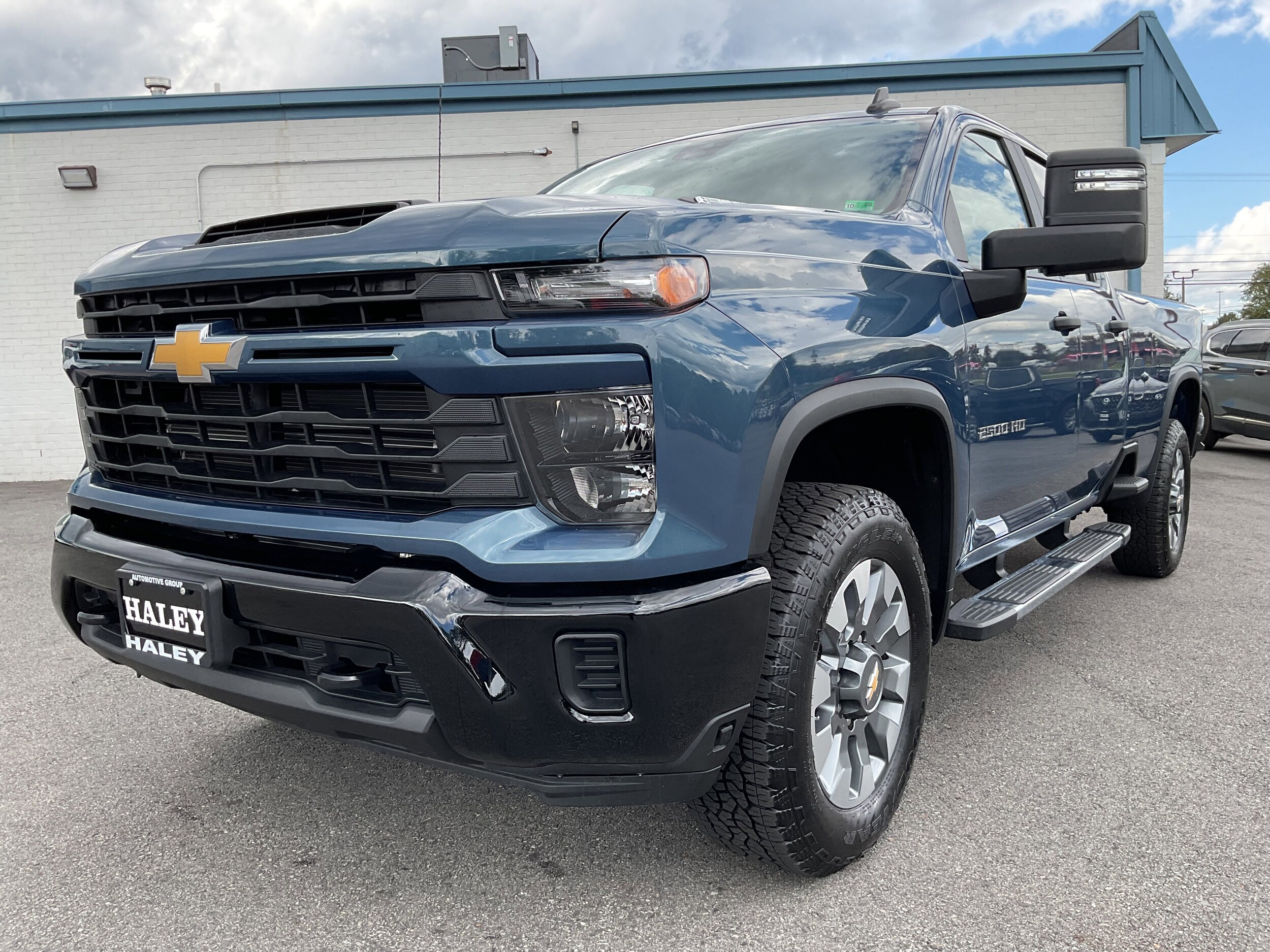 2024 Chevrolet Silverado 2500HD Custom photo 2