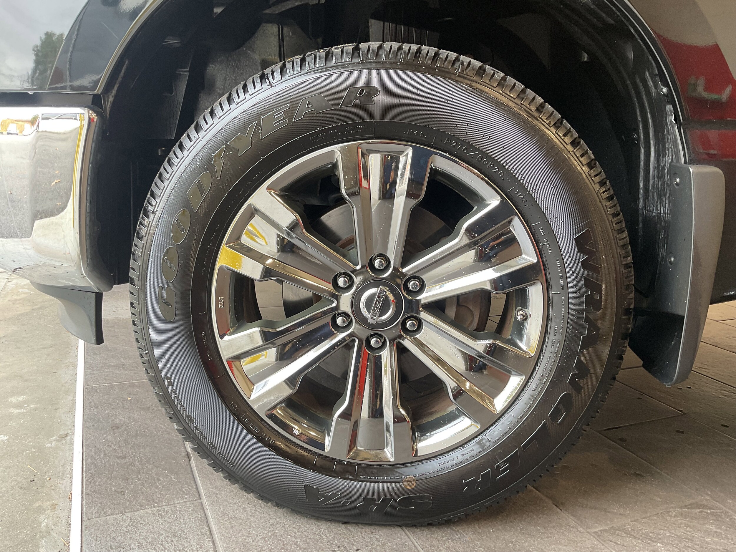 2017 Nissan Titan SL photo 2