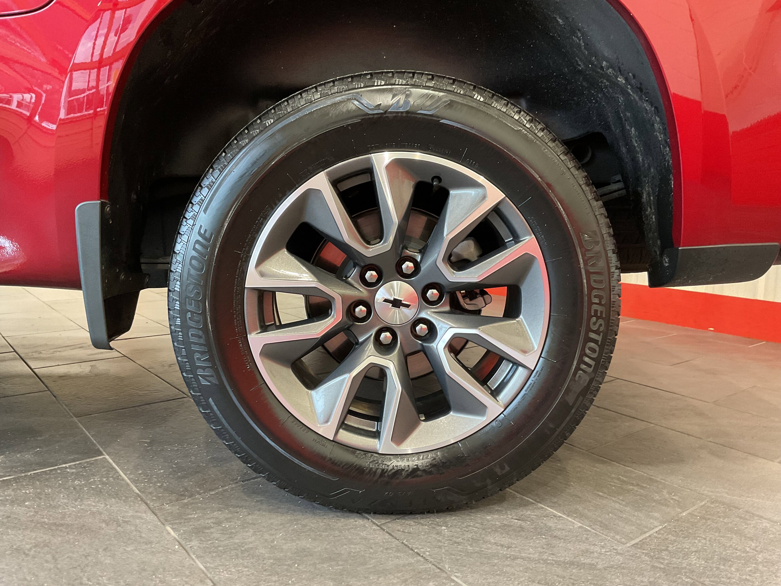 2019 Chevrolet Silverado 1500 RST photo 2