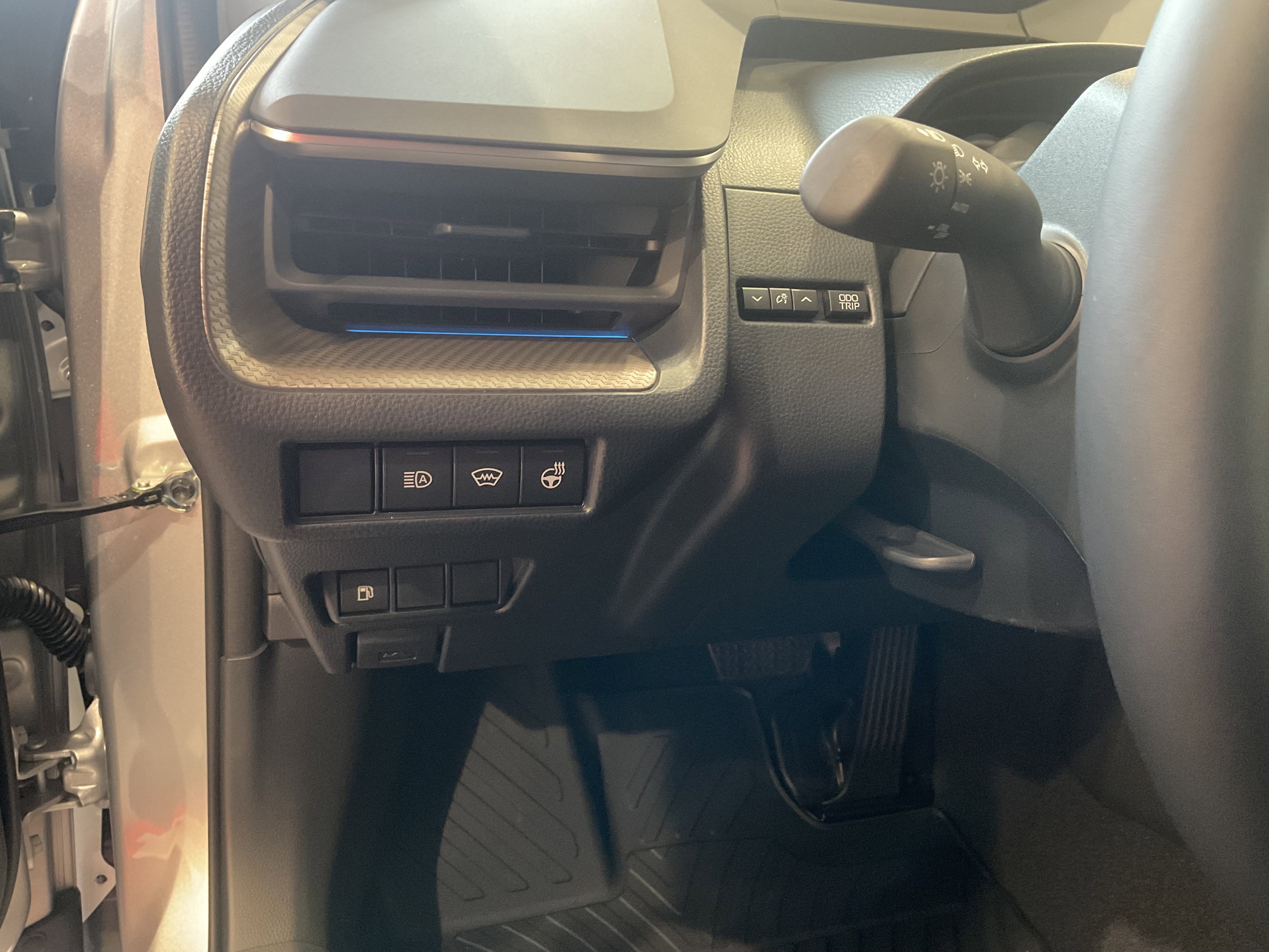 2026 Toyota Prius XLE - Photo 11