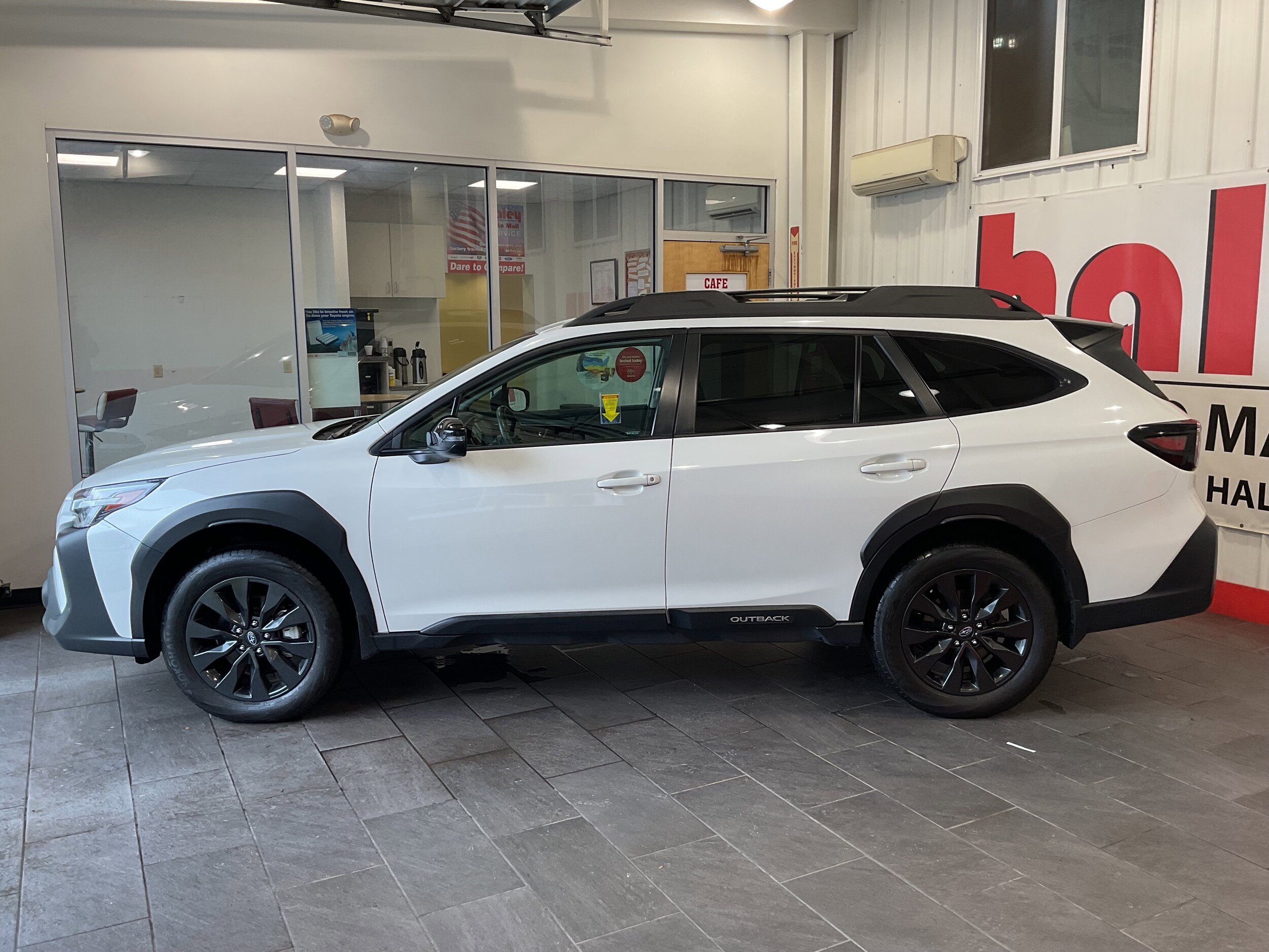 2023 Subaru Outback Onyx Edition photo 3