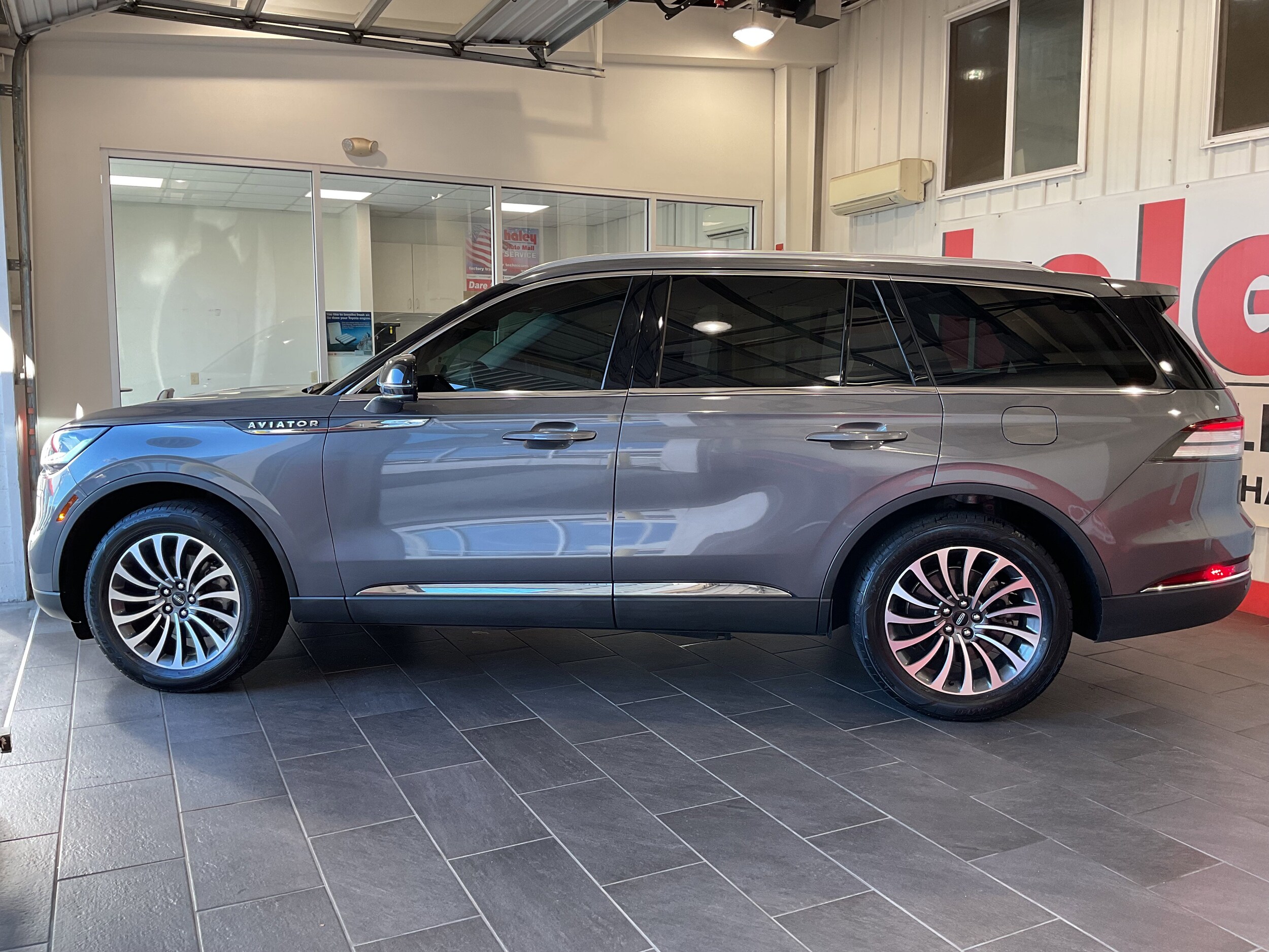 2022 Lincoln Aviator Reserve photo 3