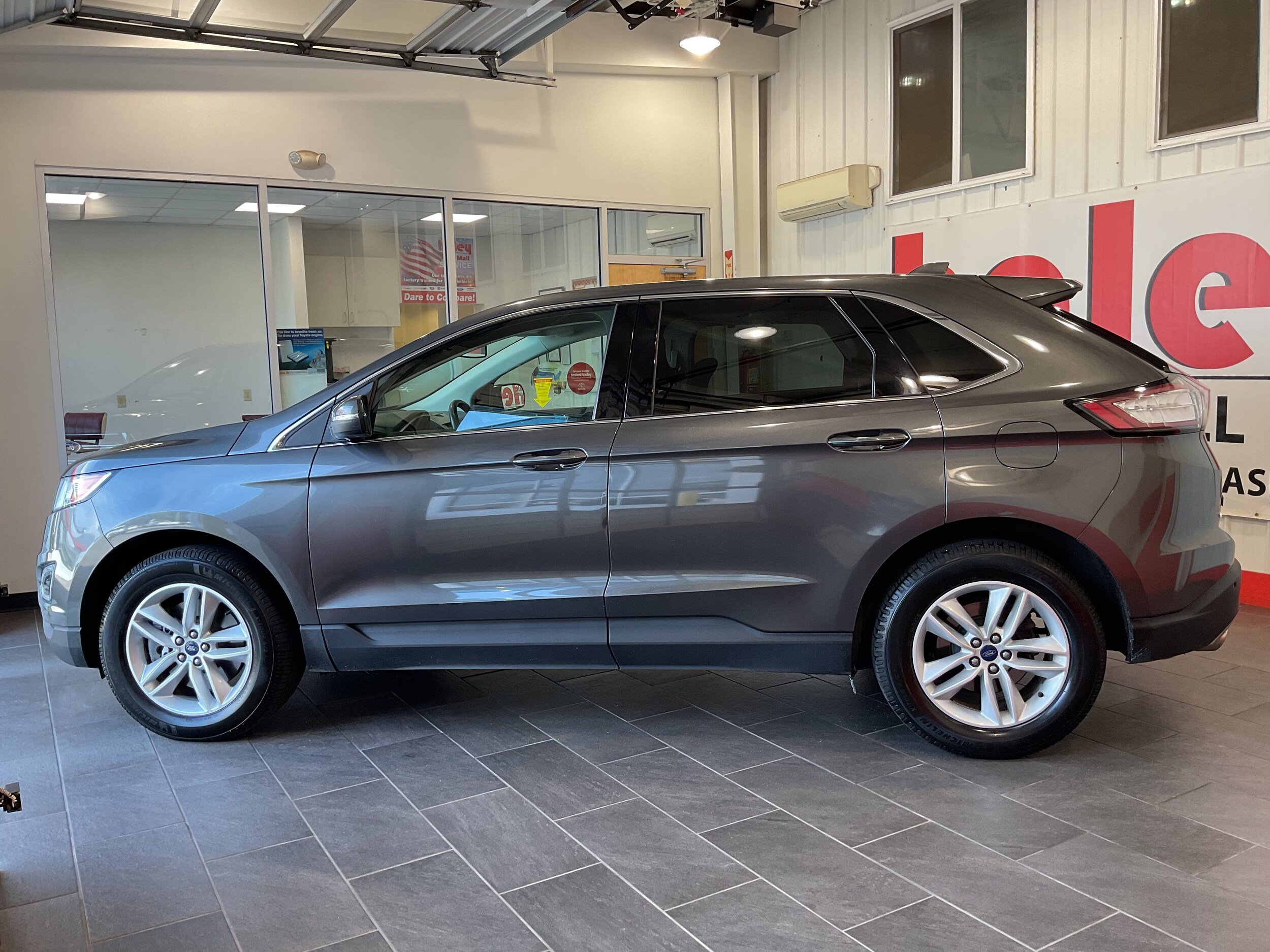 2017 Ford Edge SEL photo 3